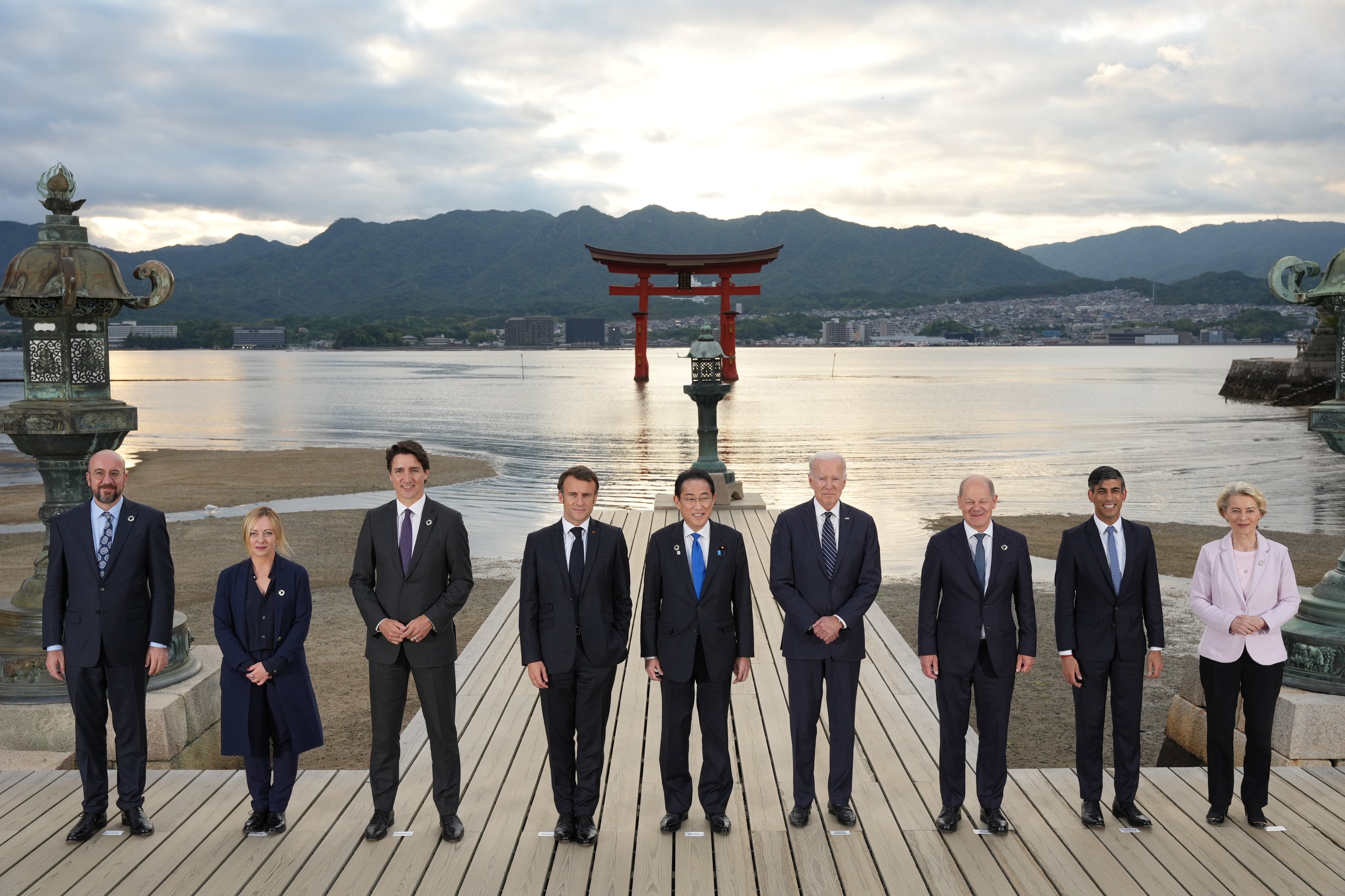 梅洛尼（左二）決定缺席廣島G7峰會21日的議程，提前返國因應災情。（翻攝自推特@GiorgiaMeloni）