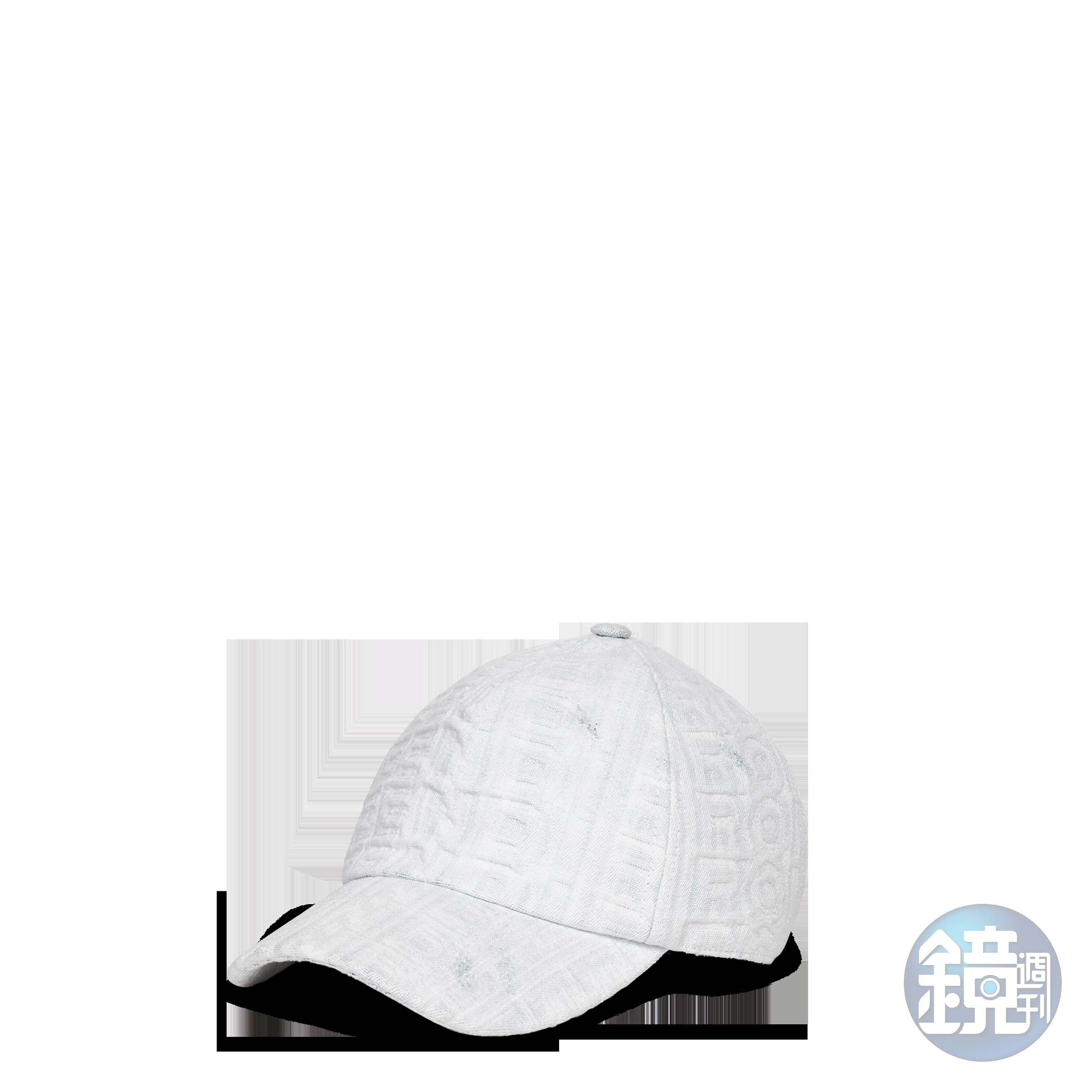 白色牛仔布棒球帽。NT$16,500（FENDI提供）