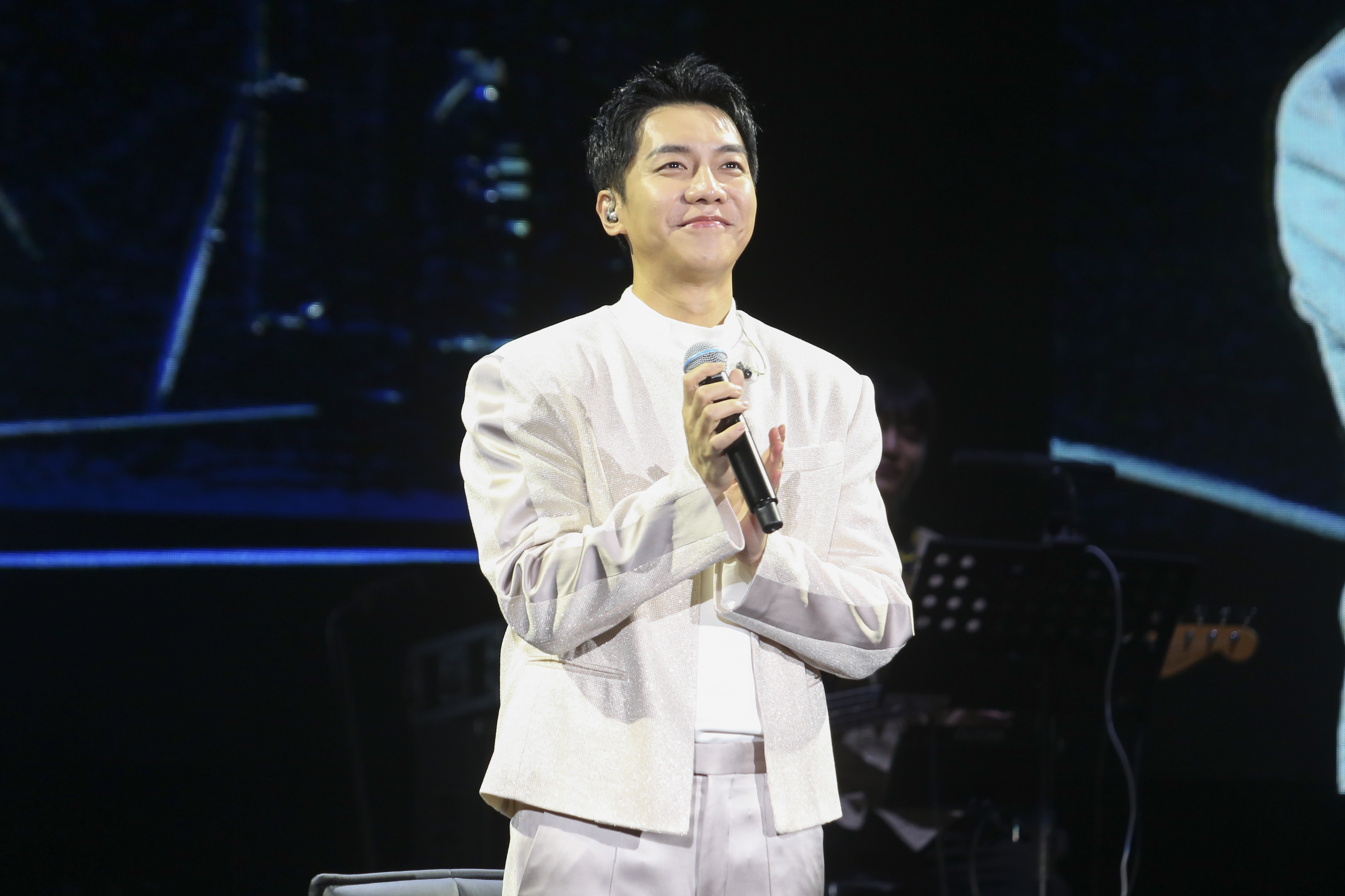 李昇基時隔4年在台開唱，與2千台迷共度近2小時音樂時間。