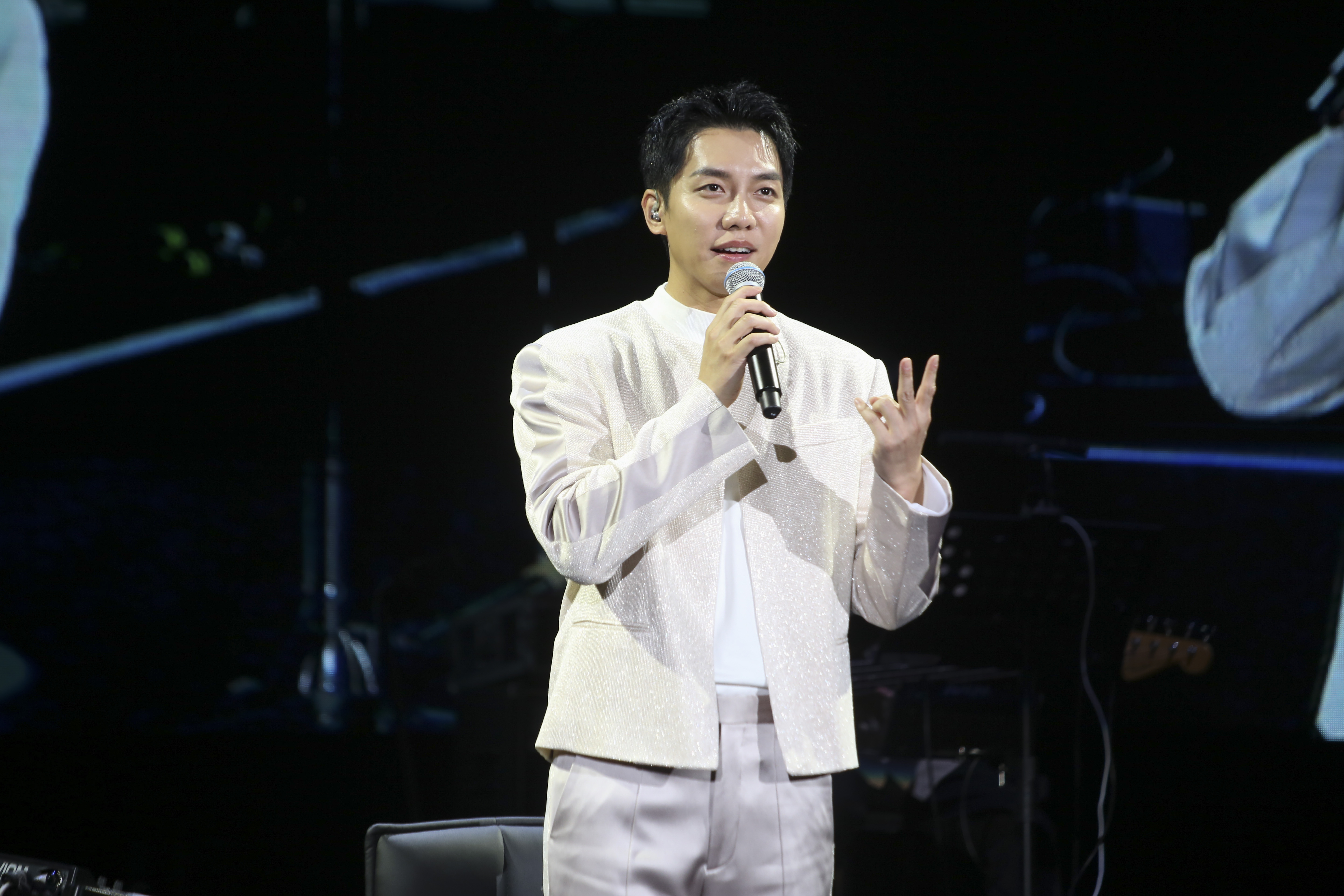 李昇基感謝台迷相挺,臨時多加一首歌曲送給粉絲。