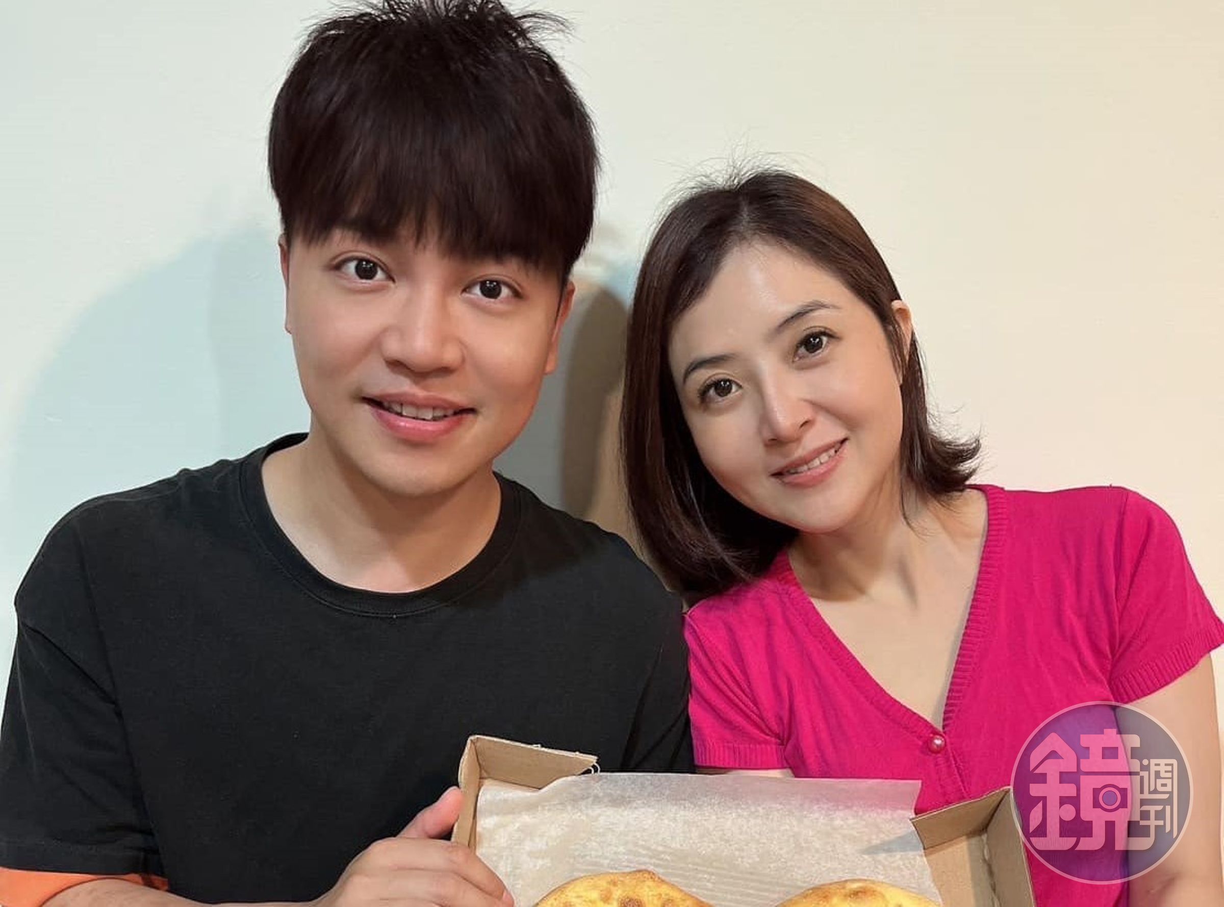 李亮瑾和張峰奇三年拚生兩胎。（翻攝自臉書）