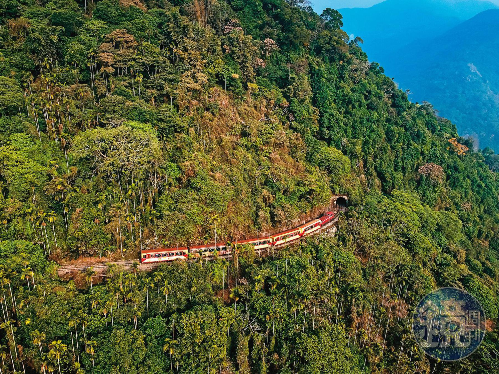 來到獨立山車站可沿著獨立山步道體驗與森林火車及鐵道三次相遇的獨特體驗。