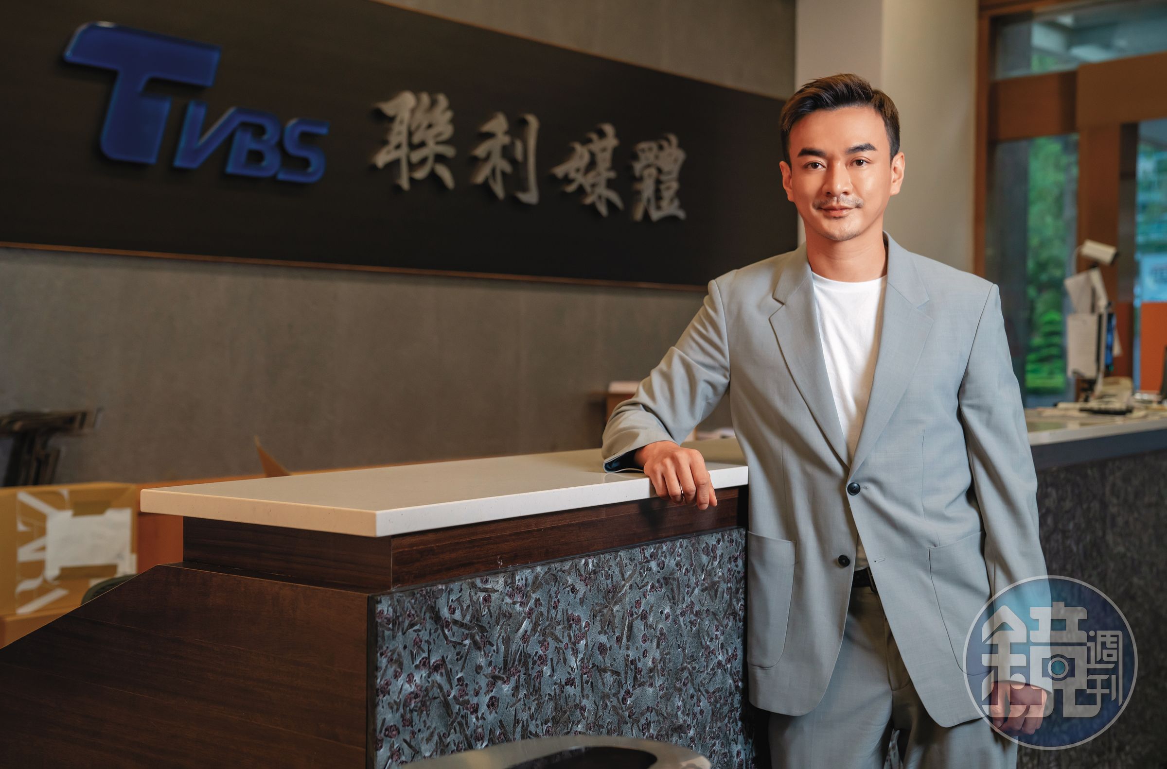 製作人戴天易負責掌控節目質感、規劃統整，提升商業置入成效。（TVBS提供）