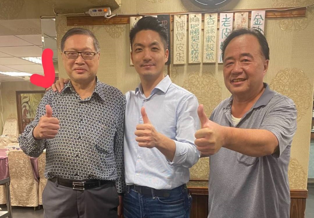 台南市政顧問陳正修被台北市議員游淑慧指控他與黃偉哲相熟，所以牽線黃偉哲與曾國緯，但陳駁斥，難道他與蔣萬安餐敘，蔣也和曾也有關係。（翻攝畫面）