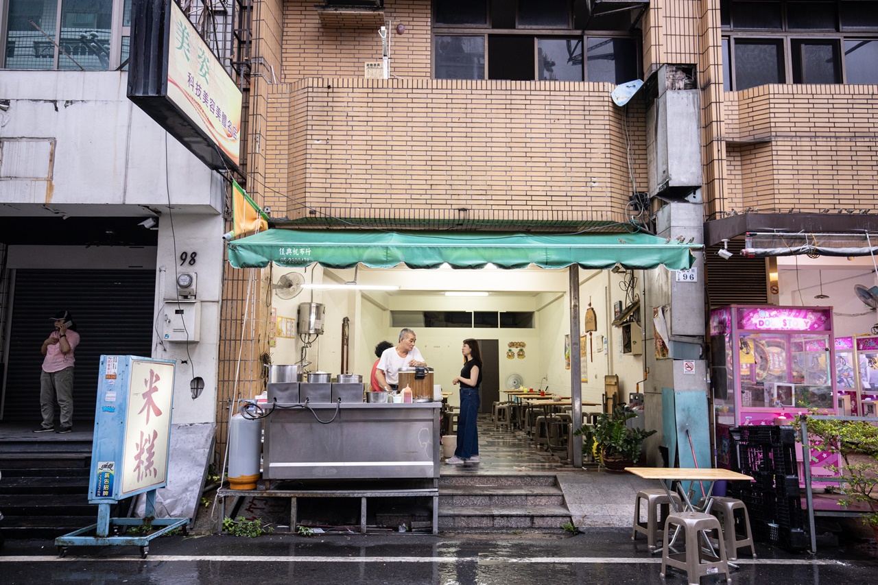 「國華街無名米糕」10多年前從延平街遷至國華街，空間變得寬敞。