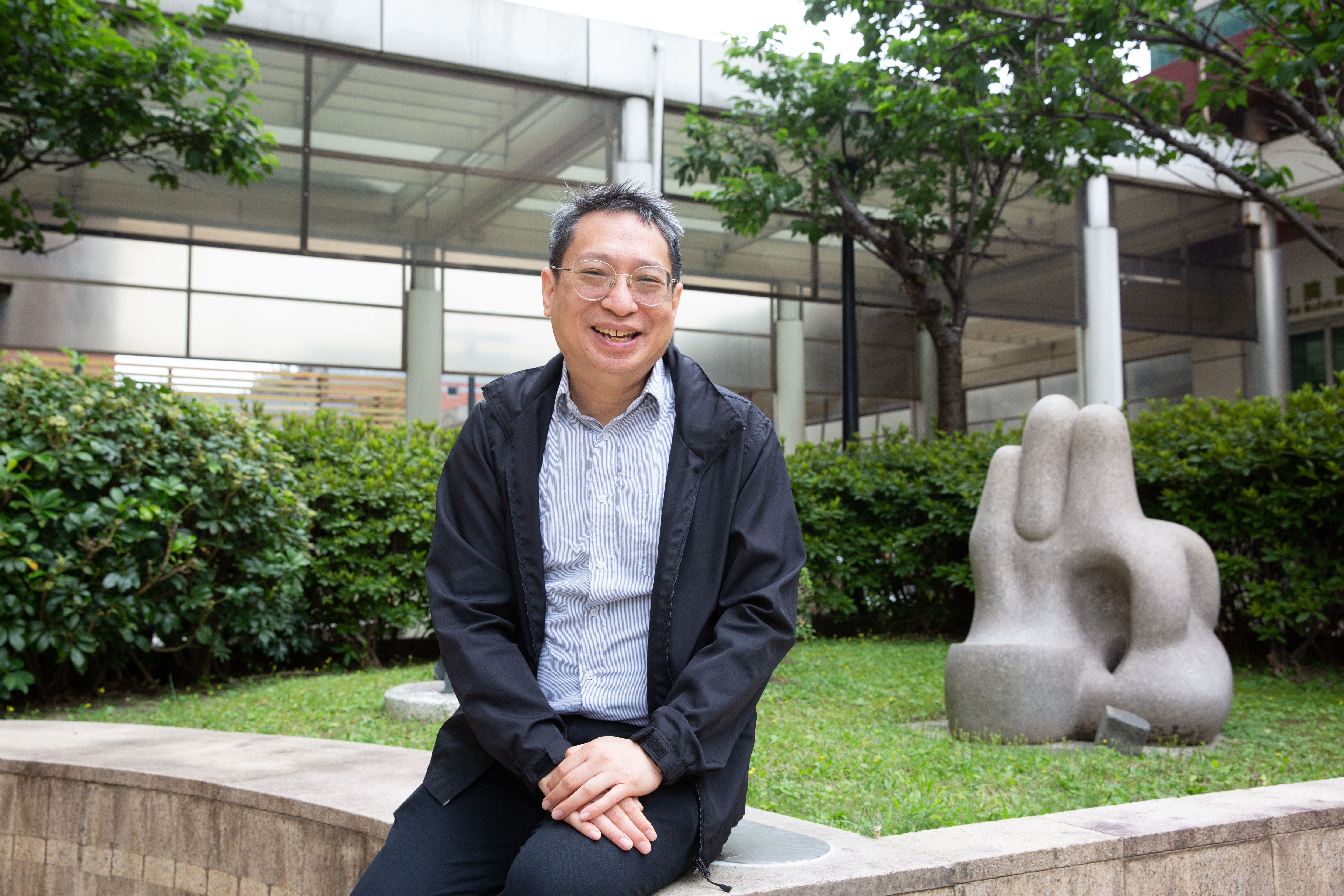 呂立被譽為「兒童友善醫療之父」，同時他也是在宅醫療學會監事。