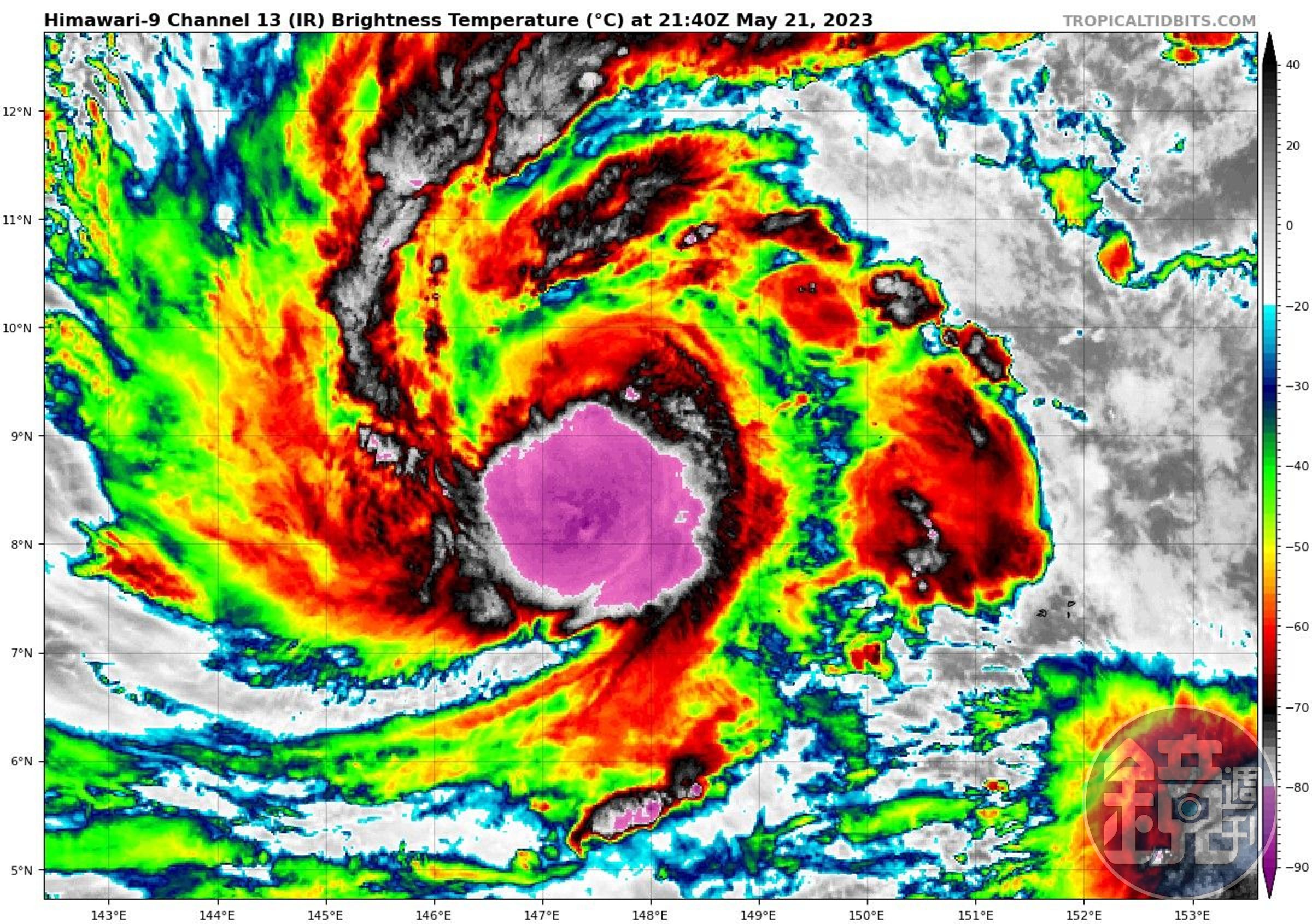 今年第二號颱風「瑪娃」持續增強中，今晨已發展為中颱。（翻攝tropicaltidbits）