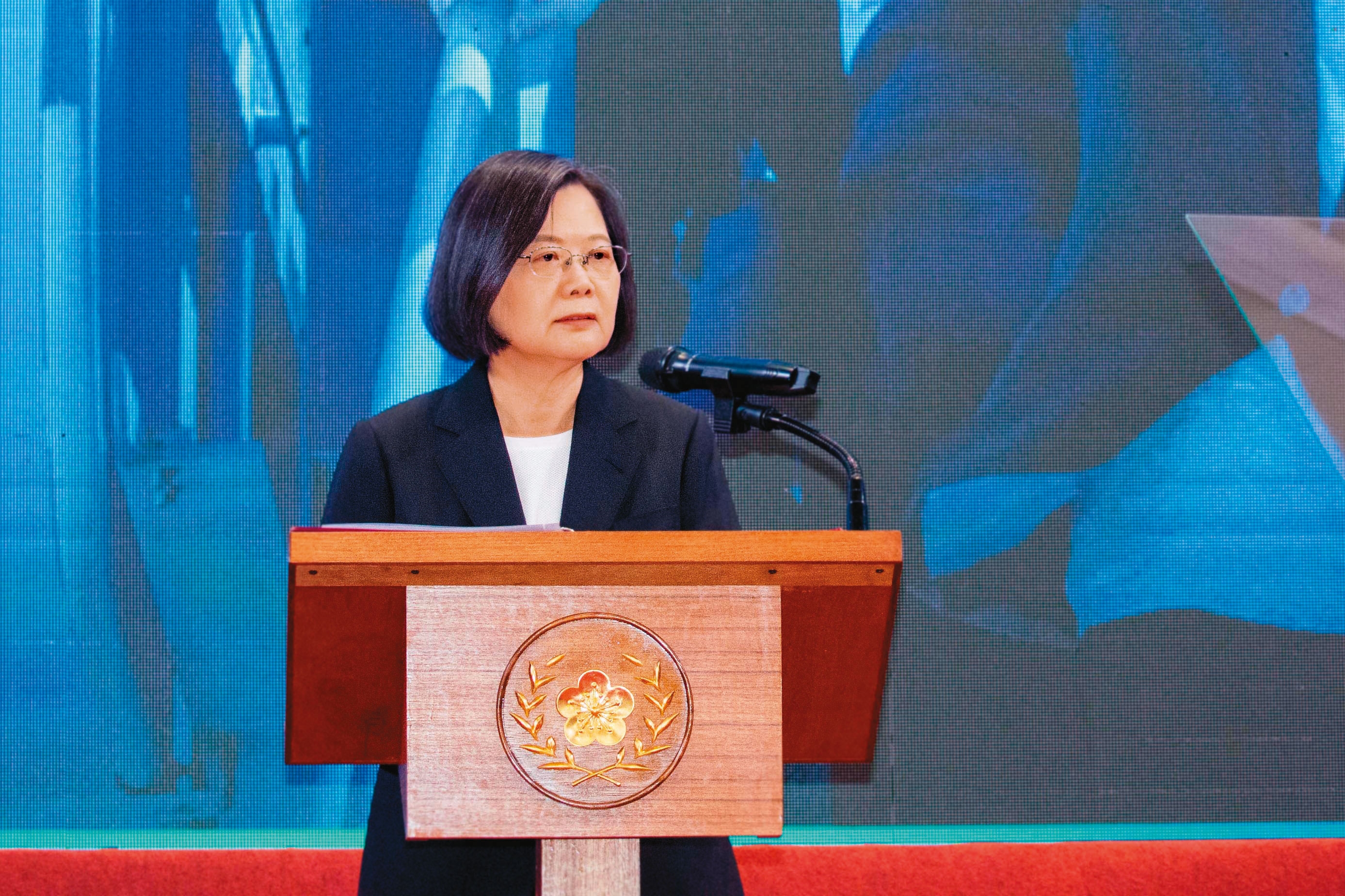 蔡英文總統舉行執政7週年記者會，強調維持台海和平穩定現狀是全球共識。