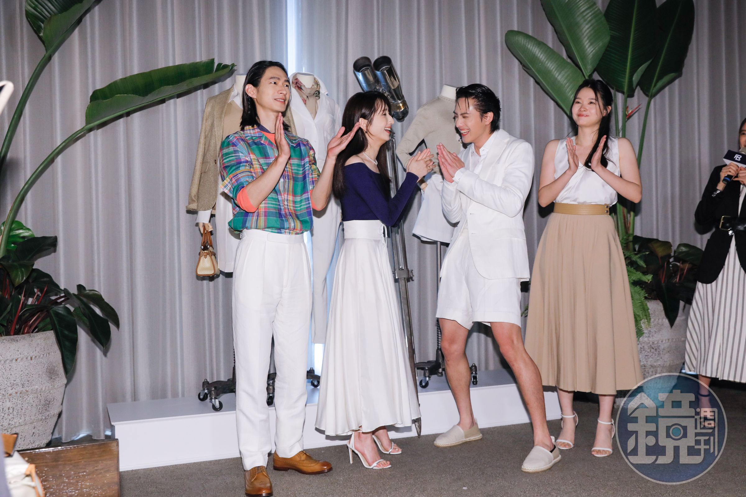 黃河（左）、柯佳嬿（左2）、范少勳（右2）、王真琳（右）一幫《模仿犯》演員大集合。