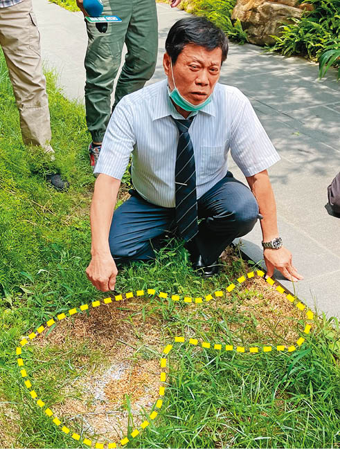 資深法醫高大成（圖）懷疑死者遭人下毒，嘔吐物導致陳屍地點的草皮（虛線處）枯黃。
