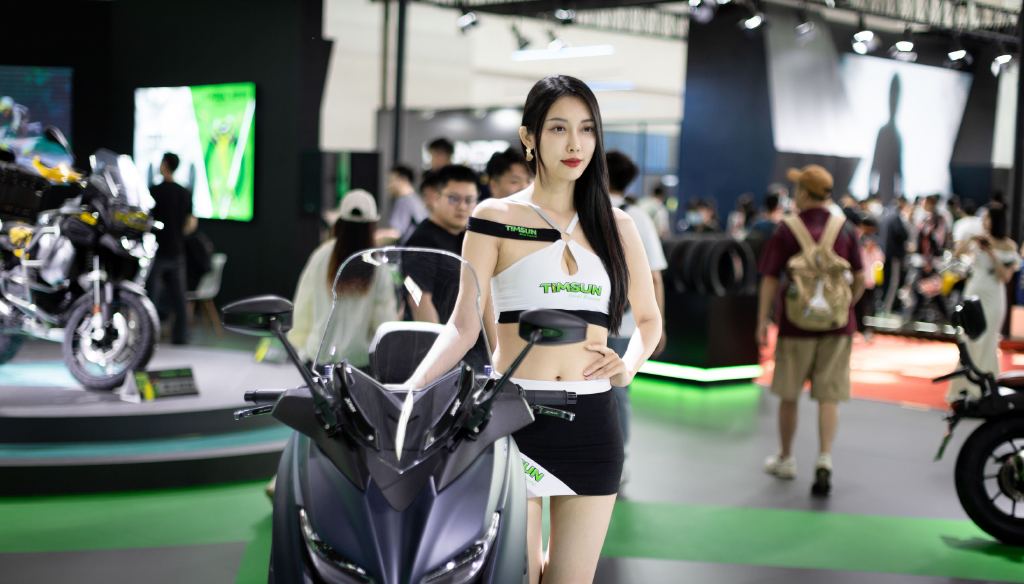 另一位車模。（翻自微博）