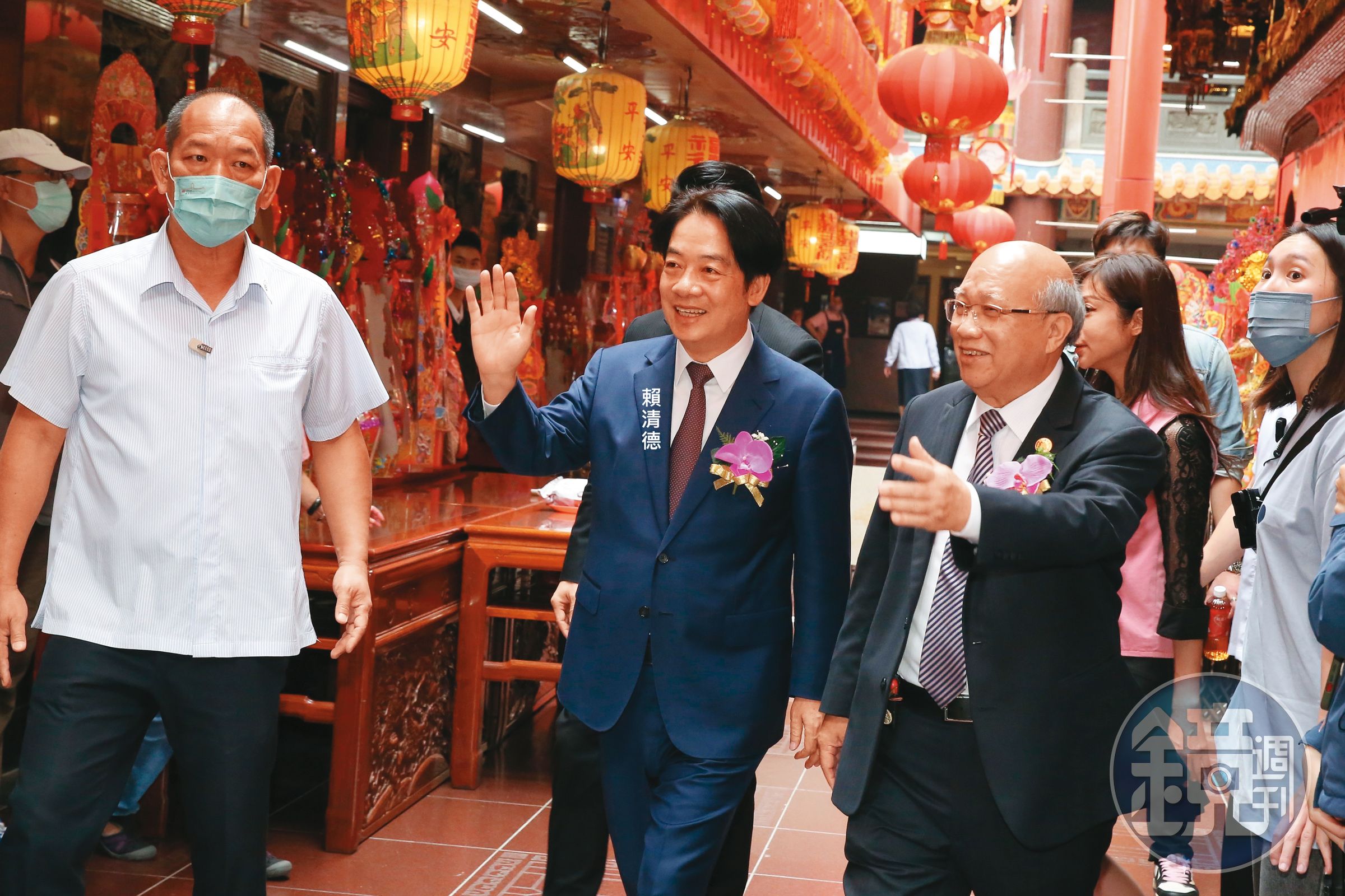 柯的野心不止於非綠,不滿賴清德的綠營選票也是他積極爭取的目標。