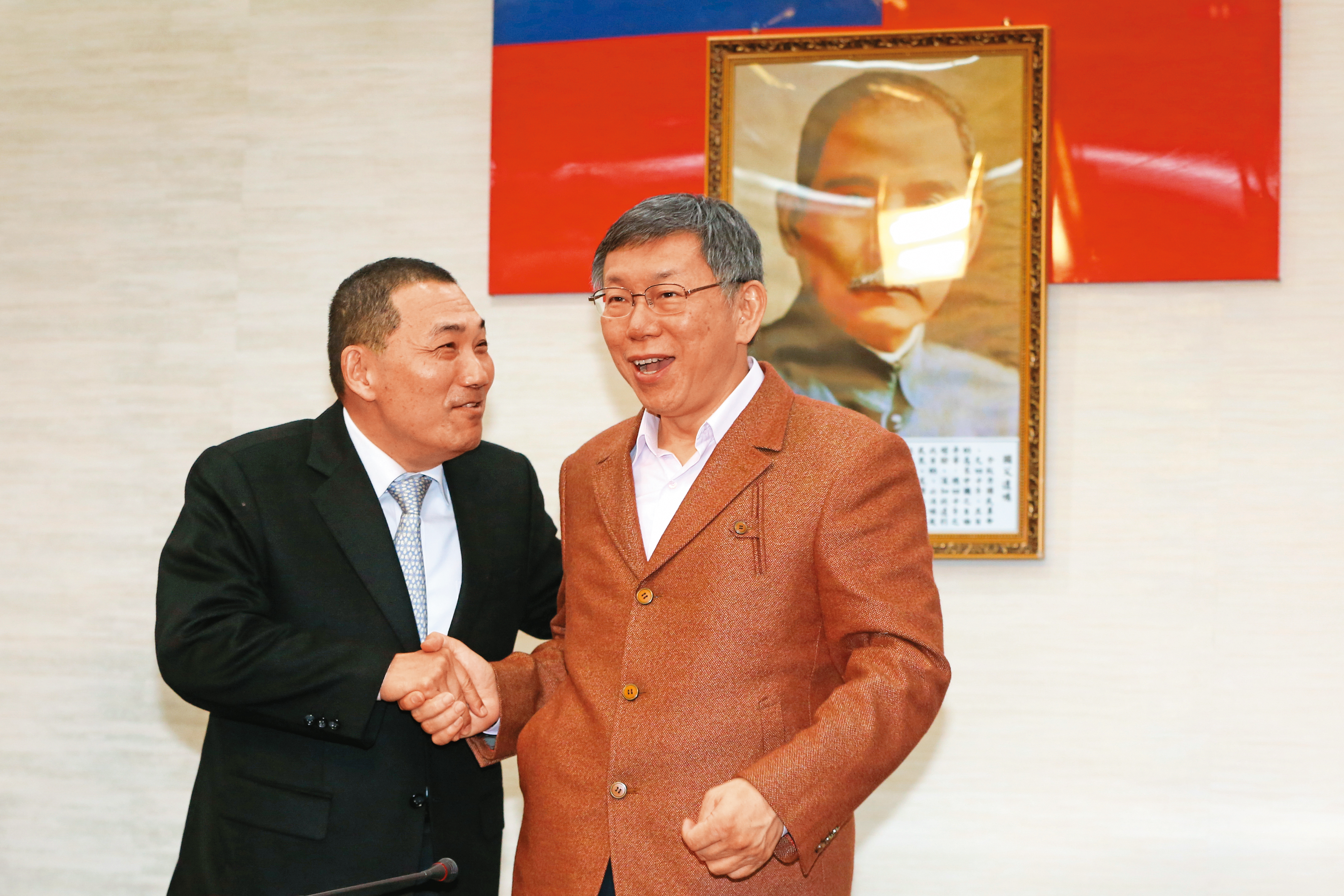 柯營認為柯、侯民調實力相當，對於反制藍營操作「棄柯保侯」，內部更備有攻防劇本。（資料照片）