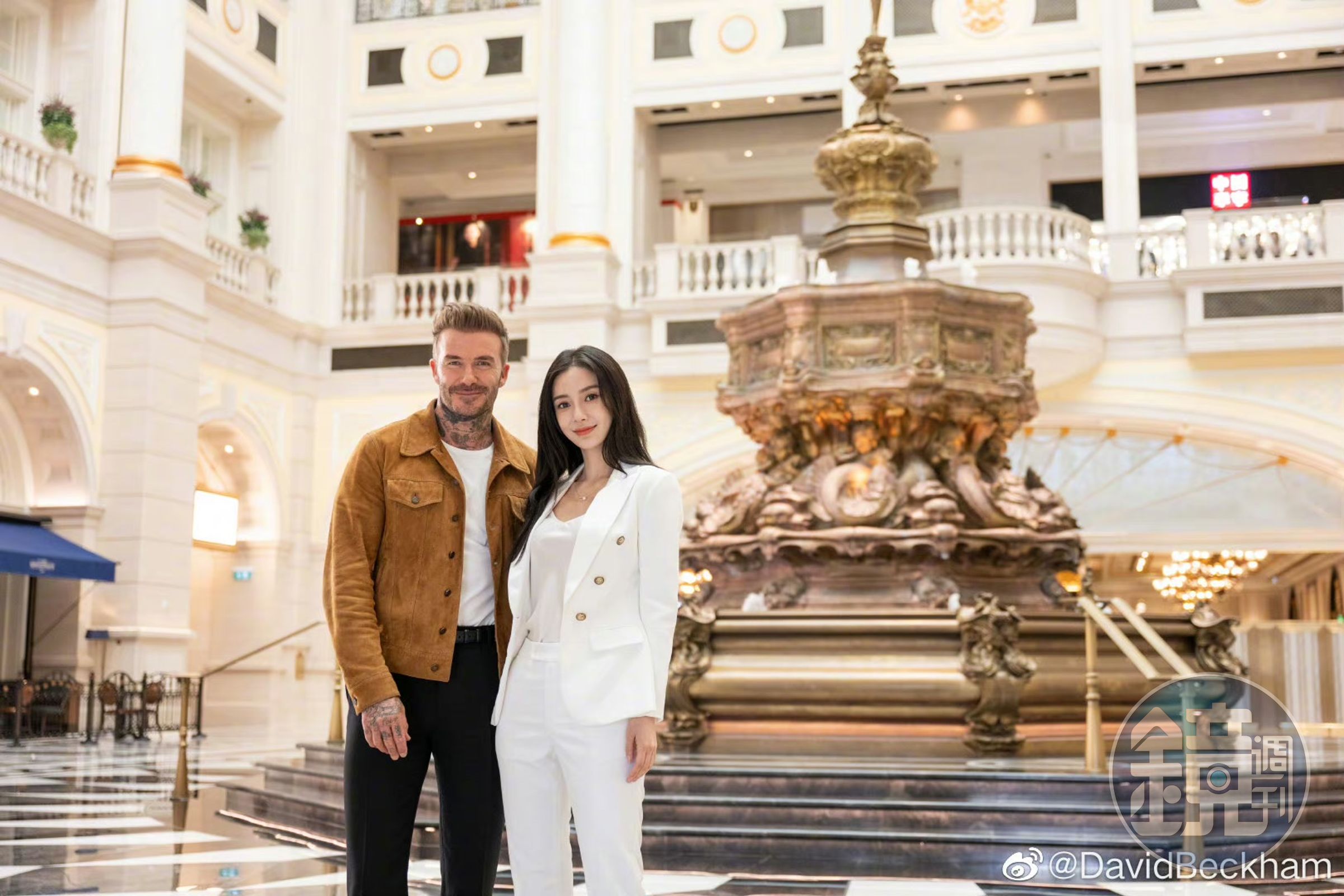 大衛貝克漢(左)親自為澳門倫敦人設計客房,中國知名女星Angelababy(右)也應邀前來。(翻攝網路)