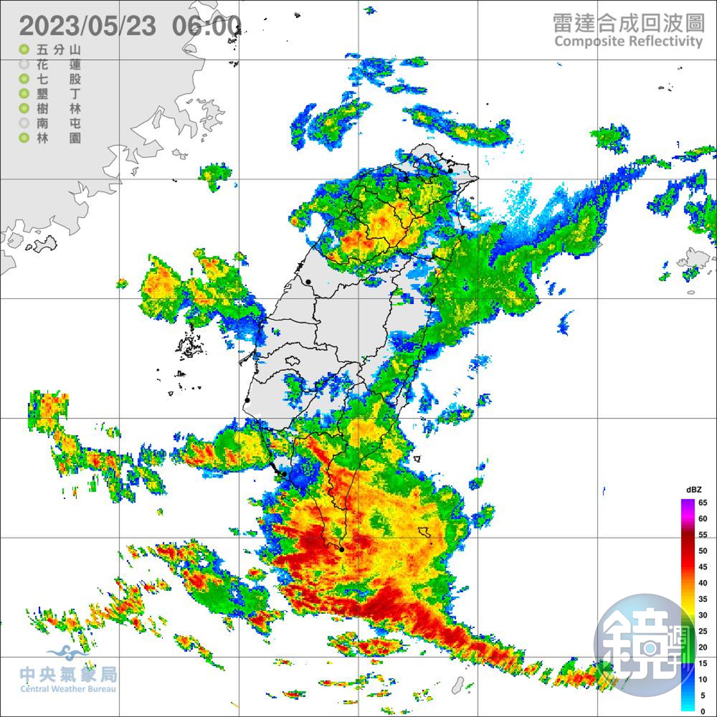 氣象粉專指出,雷雨帶繼續往南推,未來1小時「屏東」大雨持續。(中央氣象局提供)