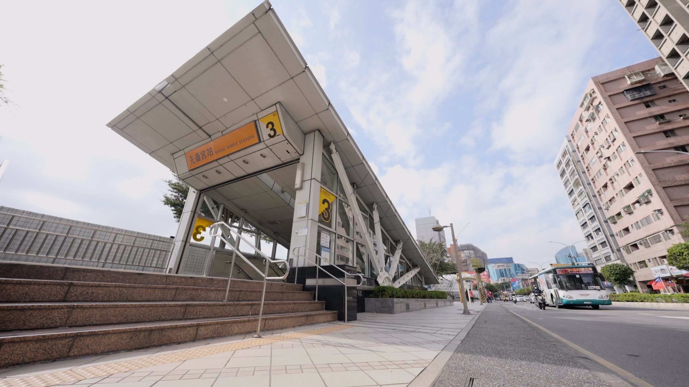 三重一橋即到台北市交通方便,無論捷運、高鐵等,十分四通八達。