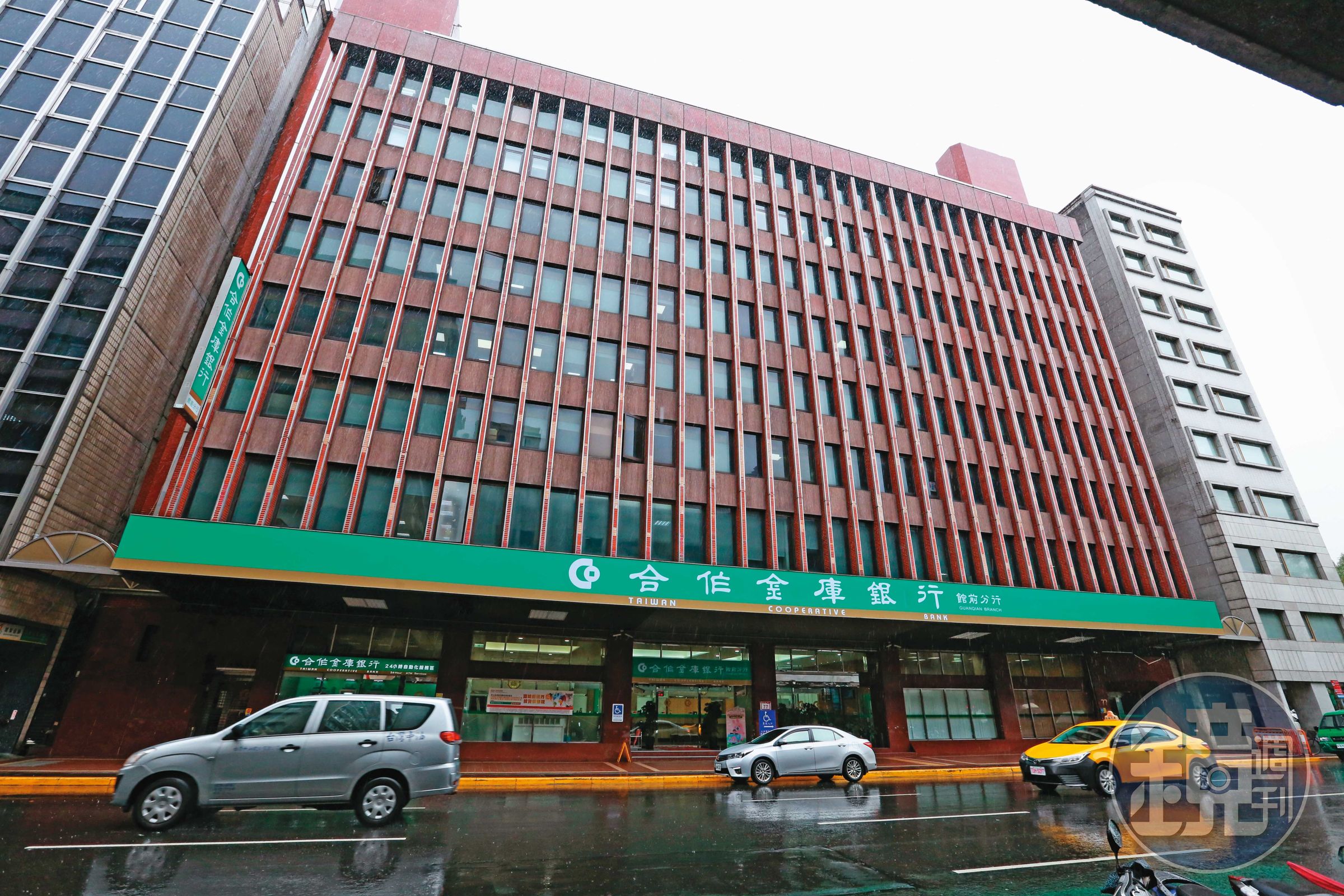 2017年合庫董座廖燦昌與台銀副總謝娟娟同意予泰坤建設68億元貸款,但未實際撥款。