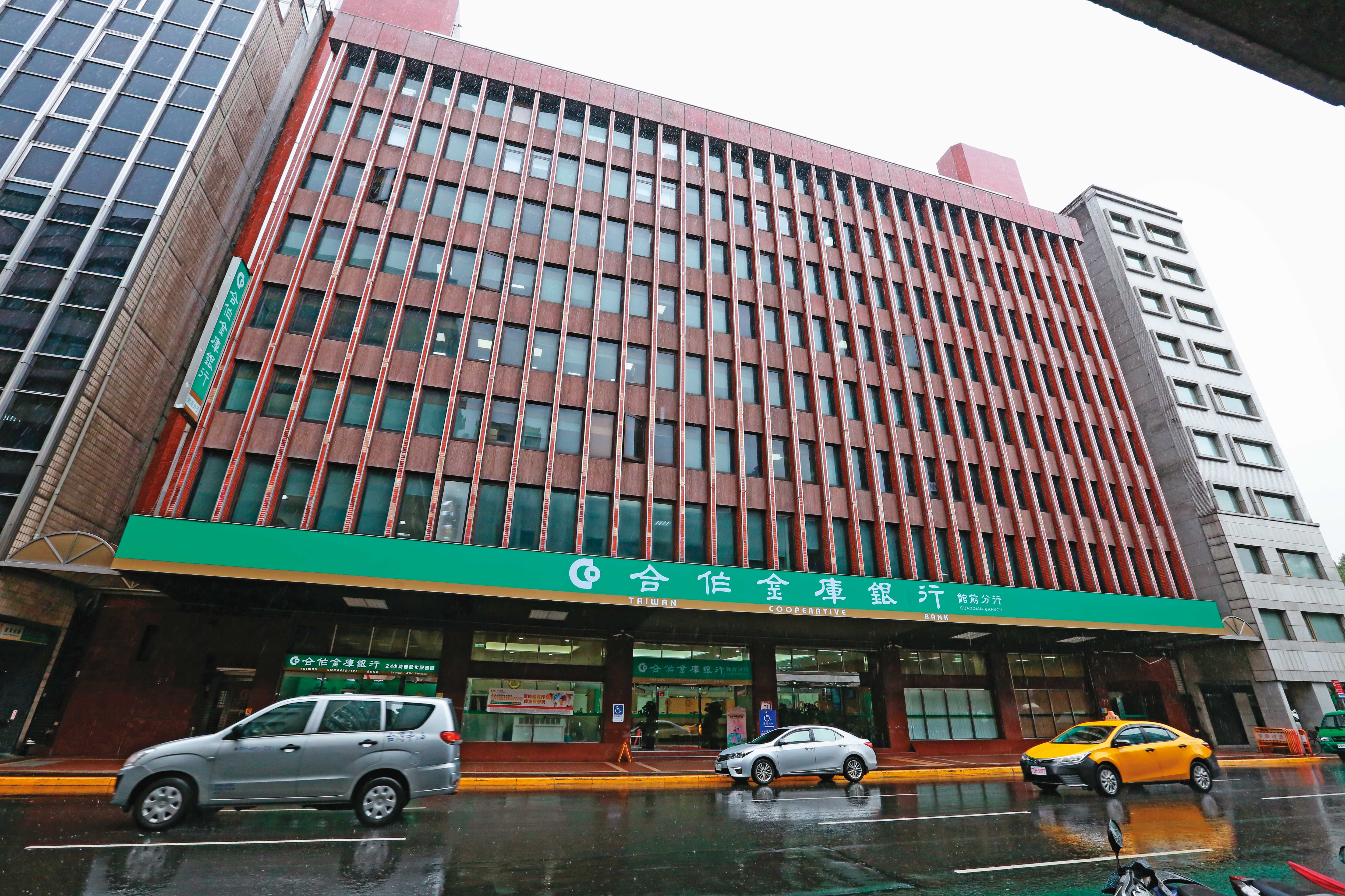 2017年合庫董座廖燦昌與台銀副總謝娟娟同意予泰坤建設68億元貸款，但未實際撥款。