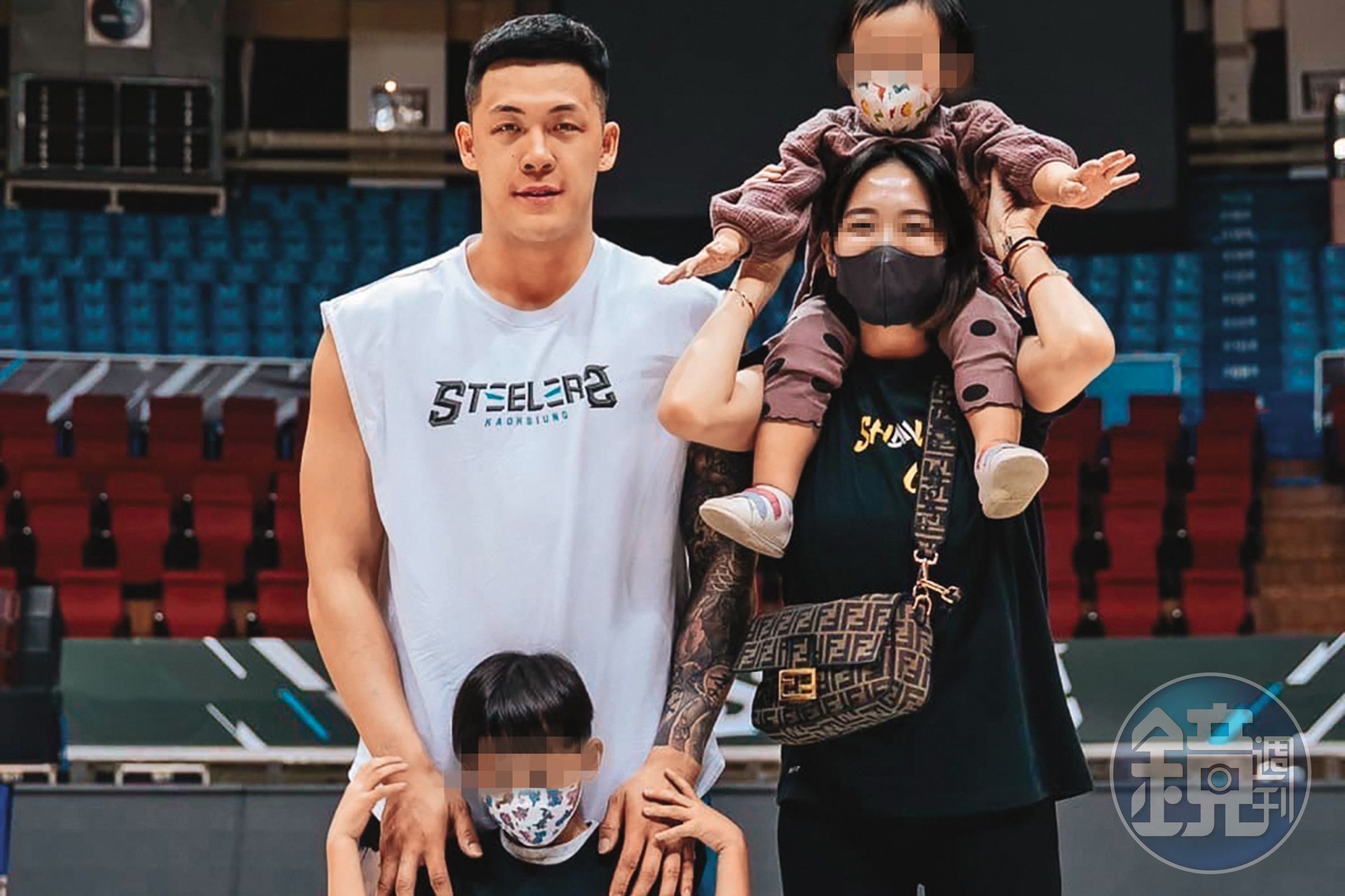 有「台版LBJ」的周儀翔跟老婆曾是球壇令人稱羨的一對，去年他從中國大陸CBA返台，表示說能兼顧家庭是願意回來主因。（翻攝自周儀翔臉書）