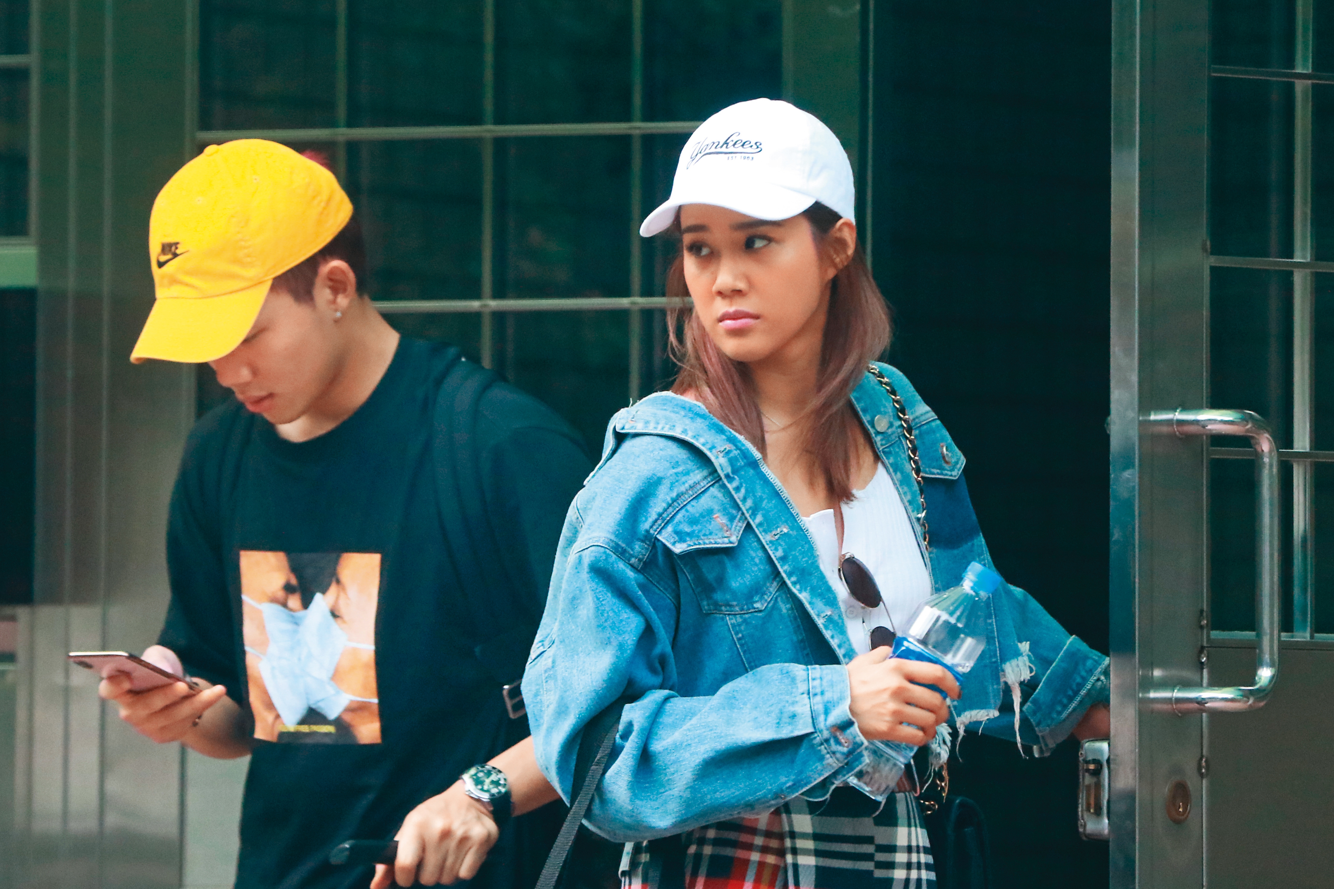 ØZI（左）早前跟Angelina（右）的戀情不了了之；今年初ØZI自稱單身3年，最近才有新歡報到。