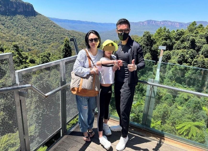 小S和家人出遊也是帶著15年的舊包。（翻攝自小S IG）