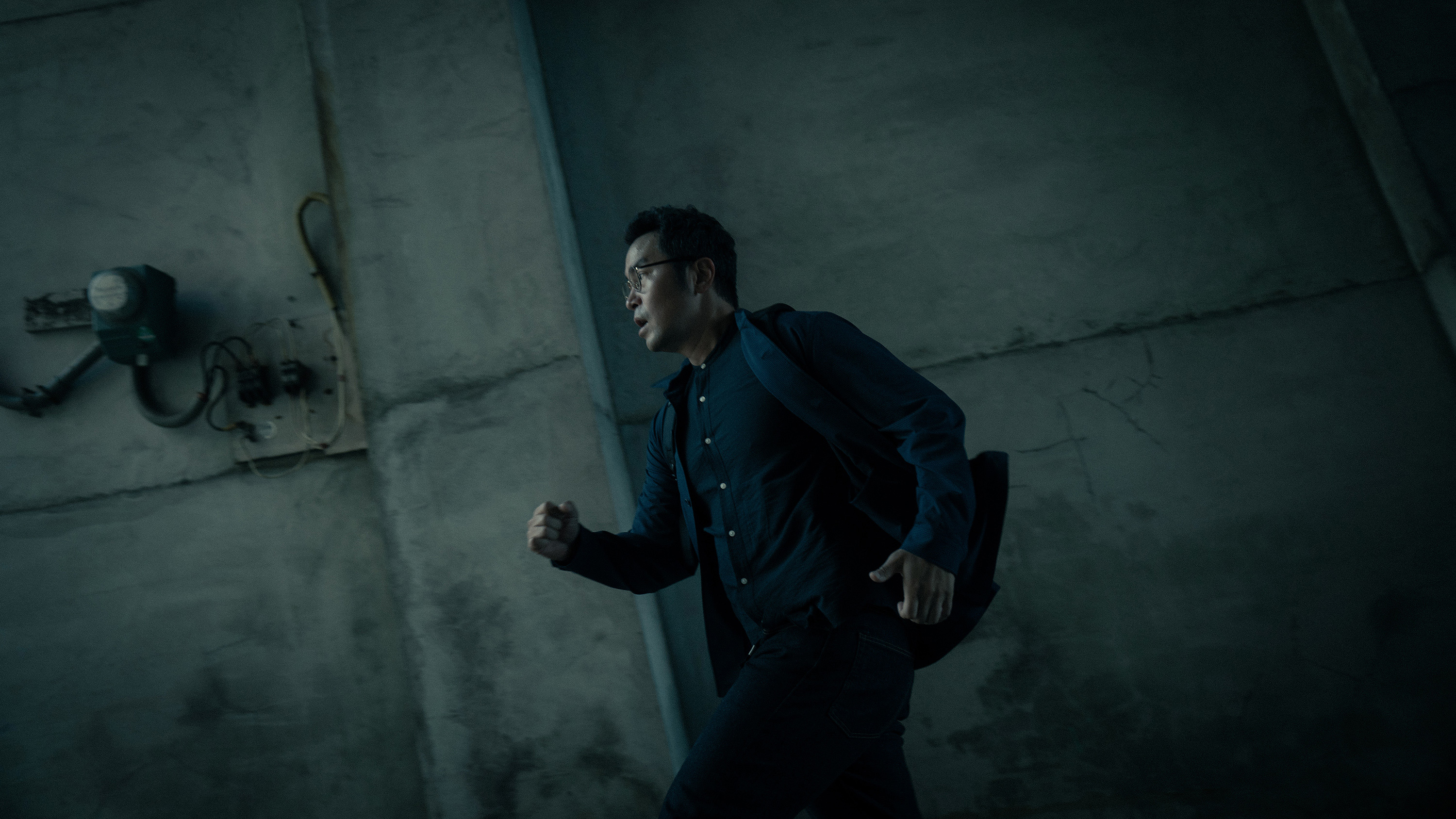 張孝全回歸《誰是被害者》第二季飾演鑑識官「方毅任」。（Netflix提供）