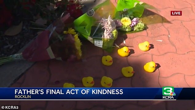 許多民眾到事故現場哀悼里瓦拉。（翻自《KCRA》）