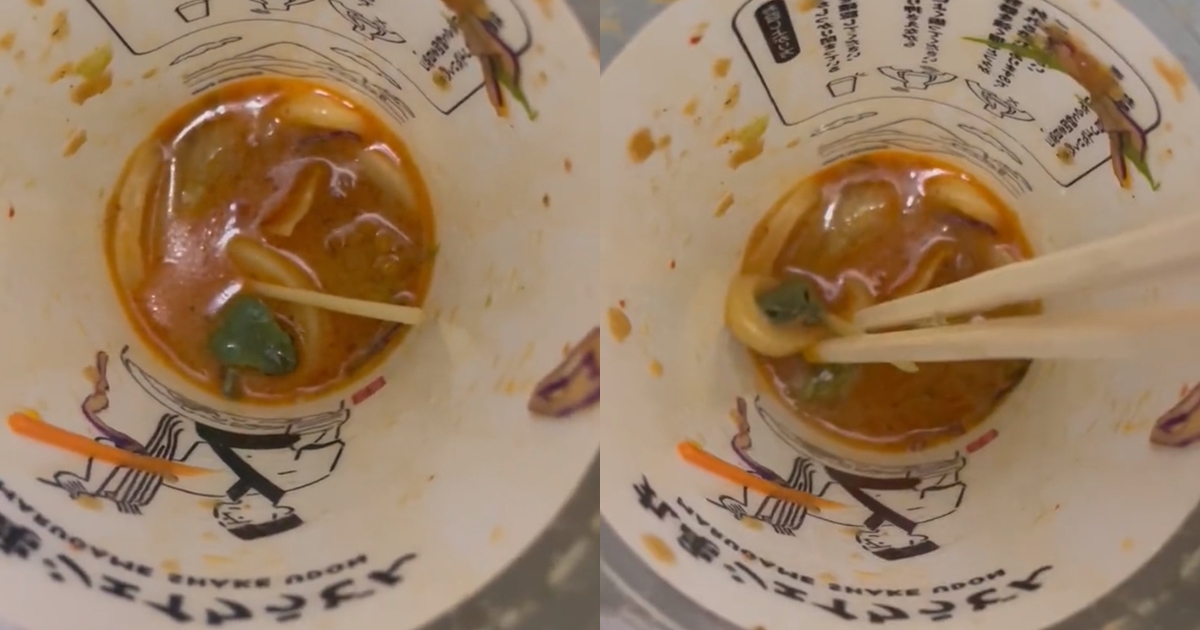 丸龜製麵驚現活跳跳小青蛙在碗底游泳。（翻攝自推特@kaito09061）