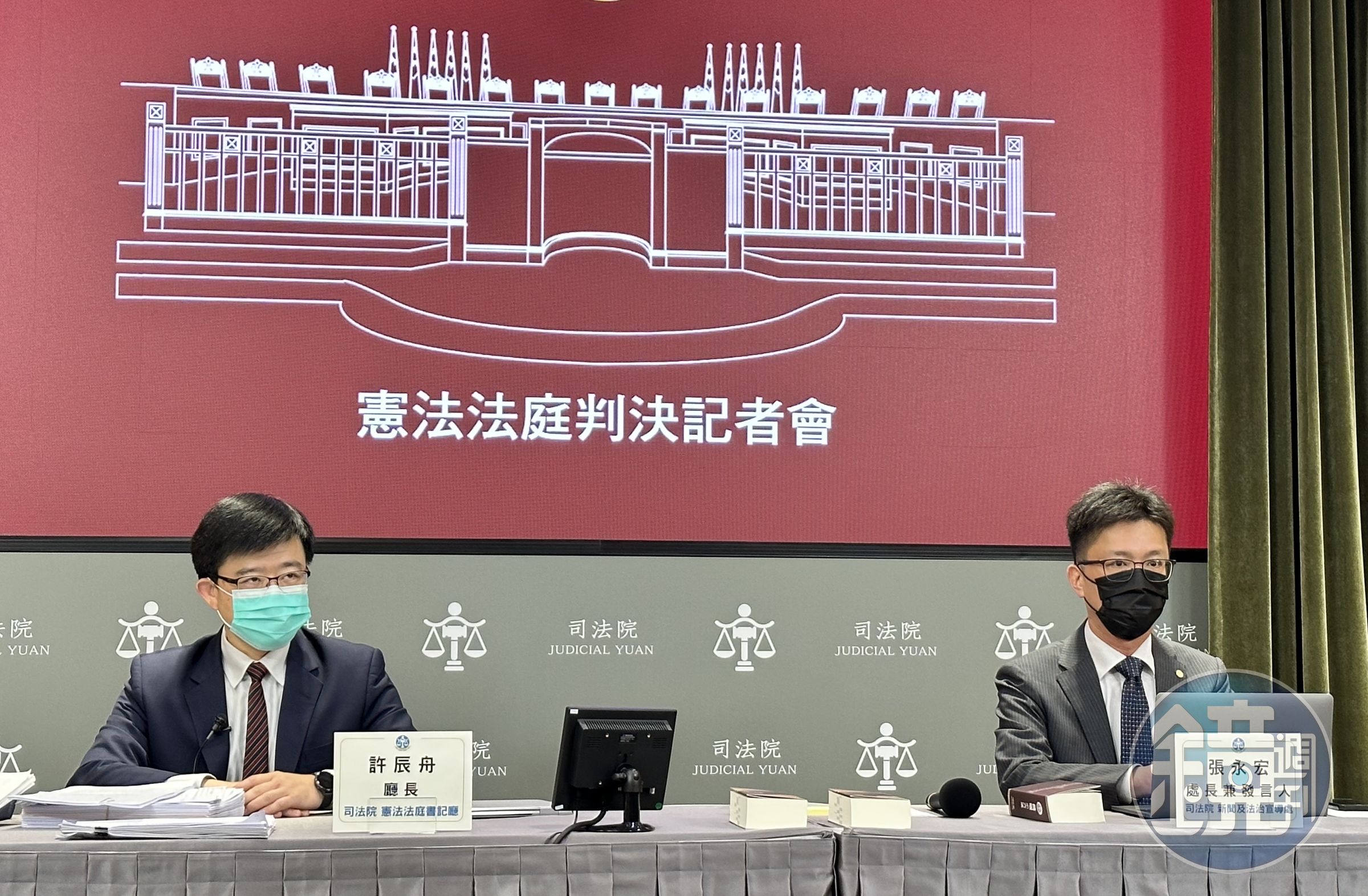 司法院憲法法庭書記廳長許辰舟(左)與發言人張永宏(右),將升任最高法院法官。