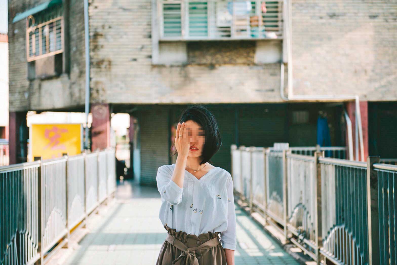 林小月的妹妹為「新北市衛生局女僱員自殺事件」當事人，臉書遺言曾引起大眾對權勢性侵的討論，並有「沒發聲不代表沒發生」的臉書紀念專頁。（林小月提供）