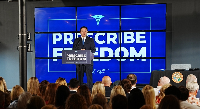 佛州州長德桑蒂斯近期將於與特斯拉創辦人馬斯克的對談中，正式宣布爭取共和黨總統參選提名。（翻攝Ron DeSantis推特）