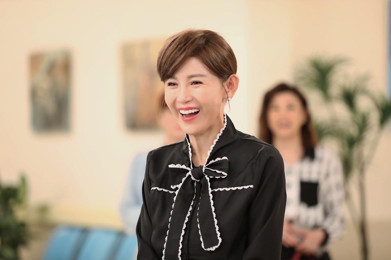 鄭仲茵浮出水面，在臉書報平安。（翻攝自臉書＠鄭仲茵）