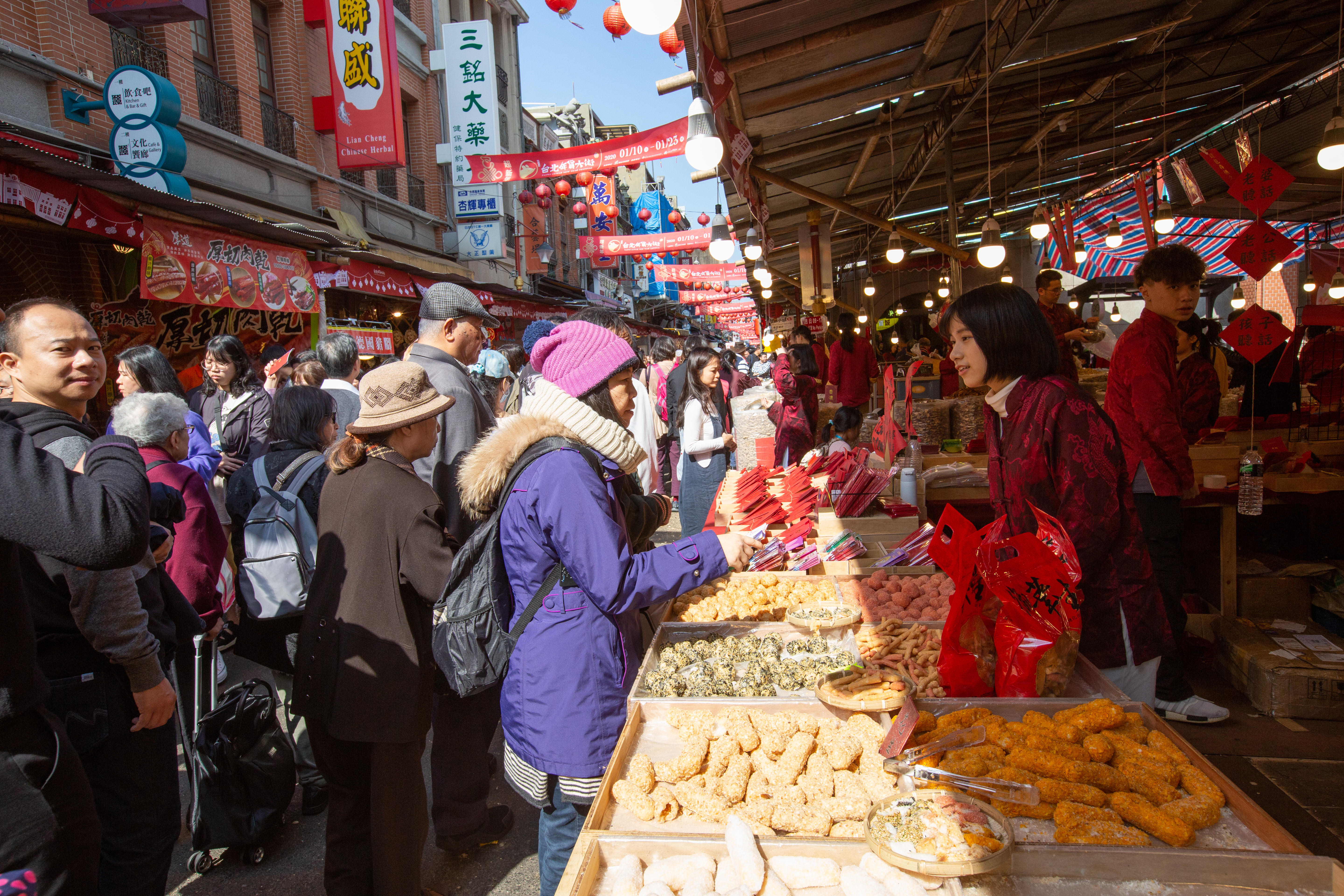 人總修改彈性放假規則，明年連續假期只剩4個，彈性補班僅春節跟清明。（本刊資料照）