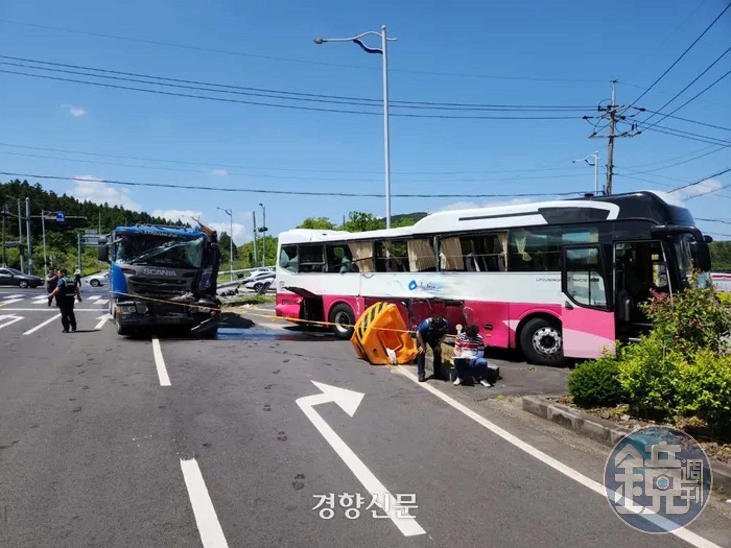 台灣旅遊團在濟州發生嚴重車禍,34名遊客送醫。(翻自《京鄉新聞》)