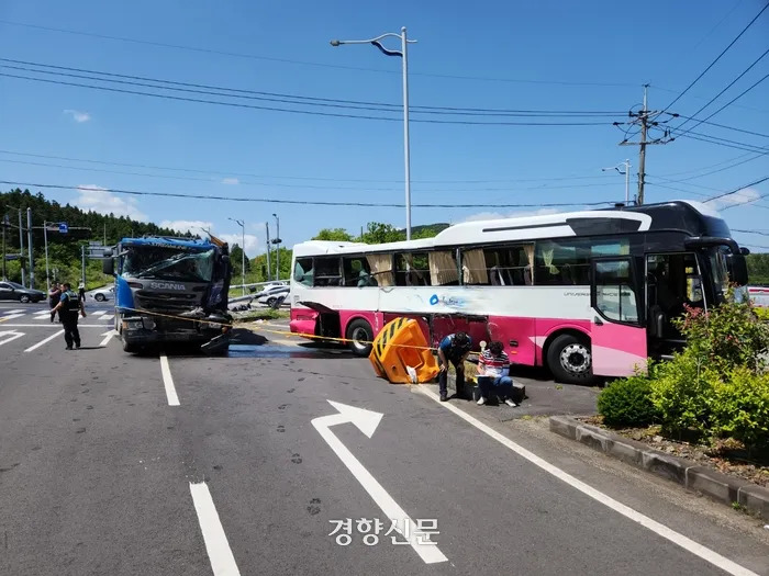 台灣旅遊團在濟州發生嚴重車禍，34名遊客送醫。（翻自《京鄉新聞》）