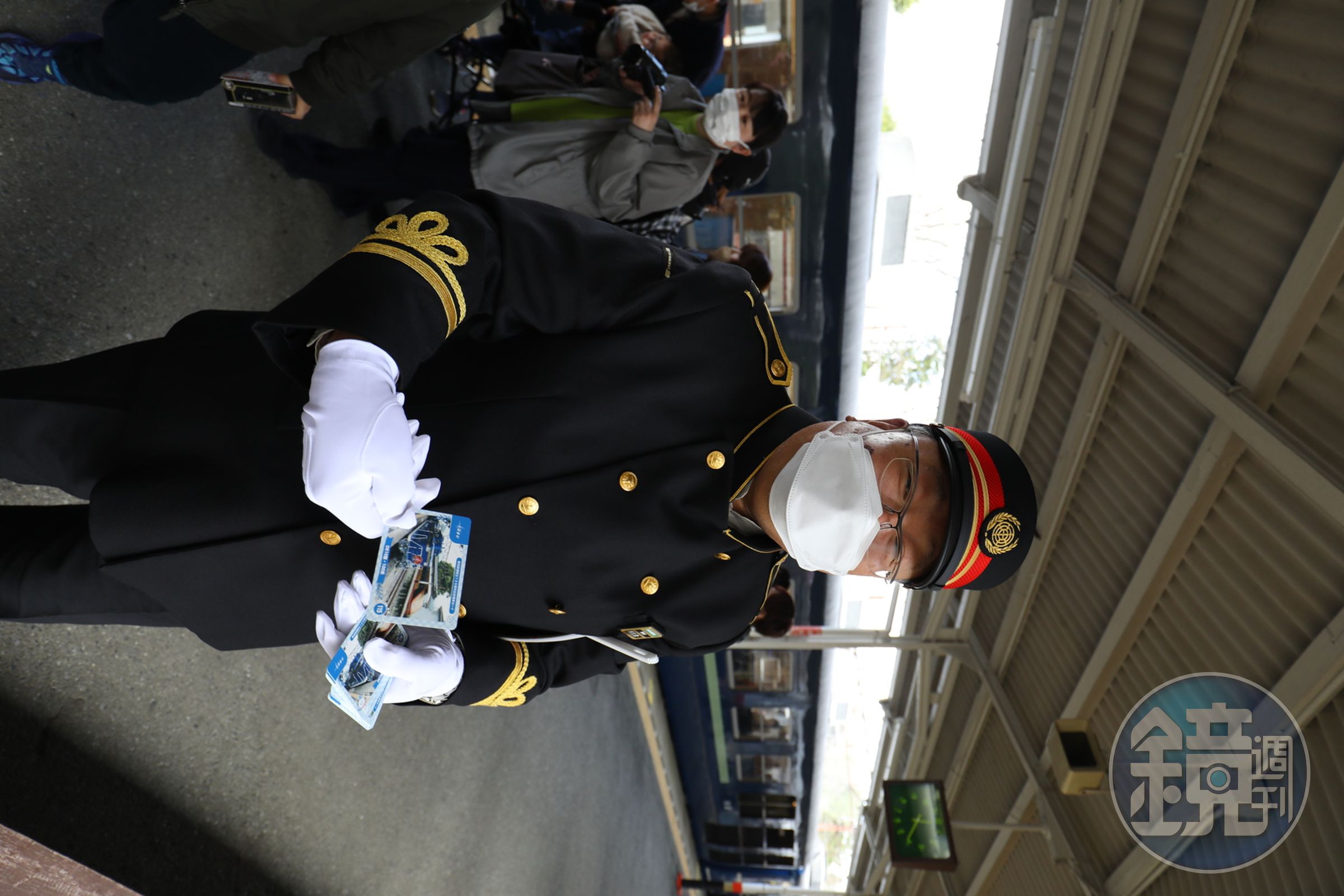 抵達日光車站後，站務人員會拿出「SL蒸汽火車的豆知識卡」免費發送給旅客當紀念品。