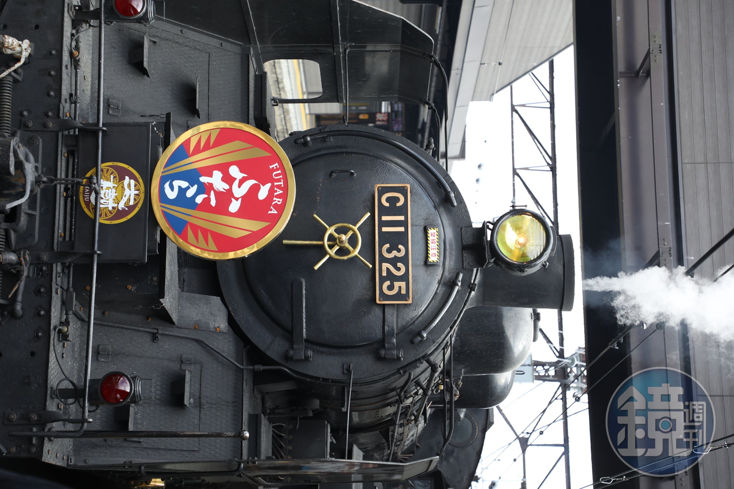 事實上大樹火車有兩輛，一台「藍標」一台「紅標」當其中一台列車維修時，另一台可頂替載客，這次我們遇到的是紅色的大樹火車。