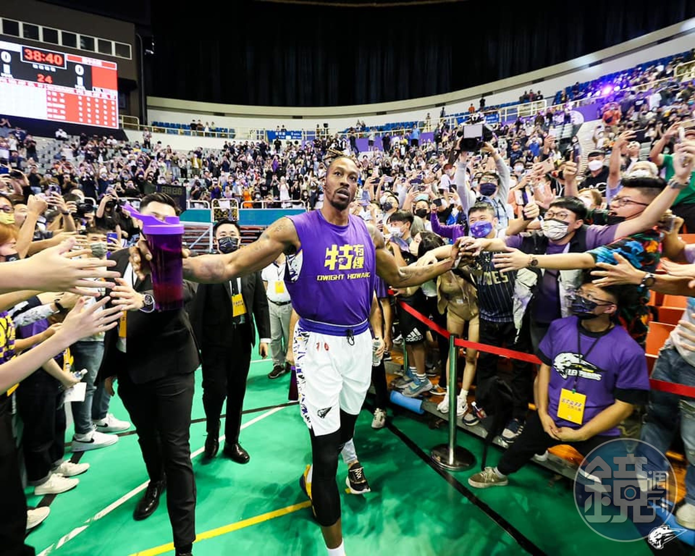 霍華德去年來台加盟T1 League,引起「魔獸旋風」。(翻攝自桃園永豐雲豹職業籃球隊 Taoyuan Leopards臉書)