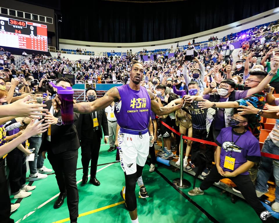 霍華德去年來台加盟T1 League，引起「魔獸旋風」。（翻攝自桃園永豐雲豹職業籃球隊 Taoyuan Leopards臉書）