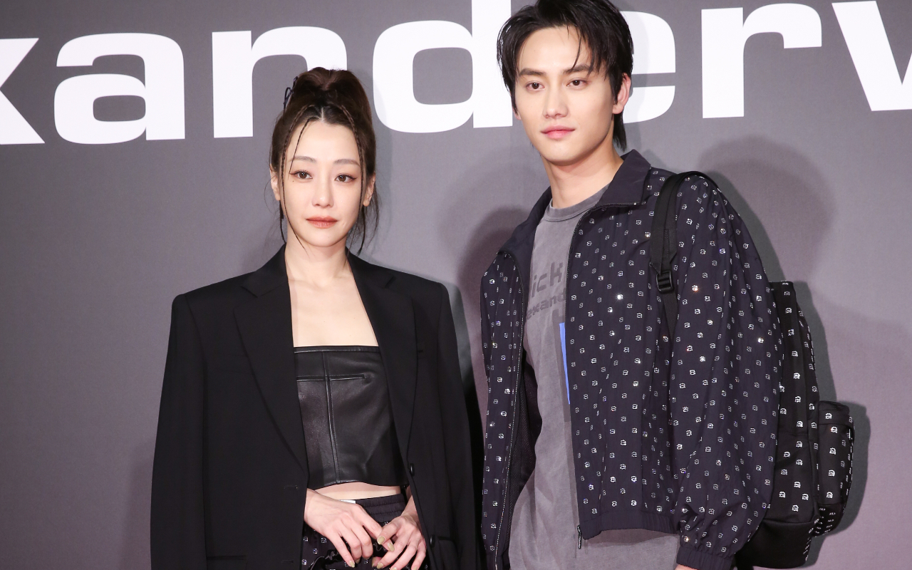 范少勳（右）與謝欣穎（左）出席alexander wang微風南山店重裝開幕，分享新手爸爸經。