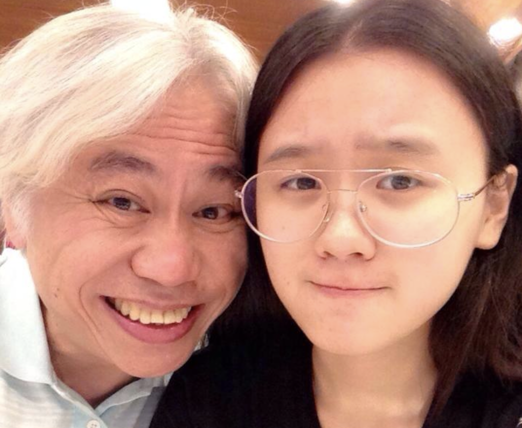 知名作詞人李坤城(左)4月8因大腸癌病逝,享壽66歲,右為他的妻子林靖恩。(翻攝自李坤城臉書)