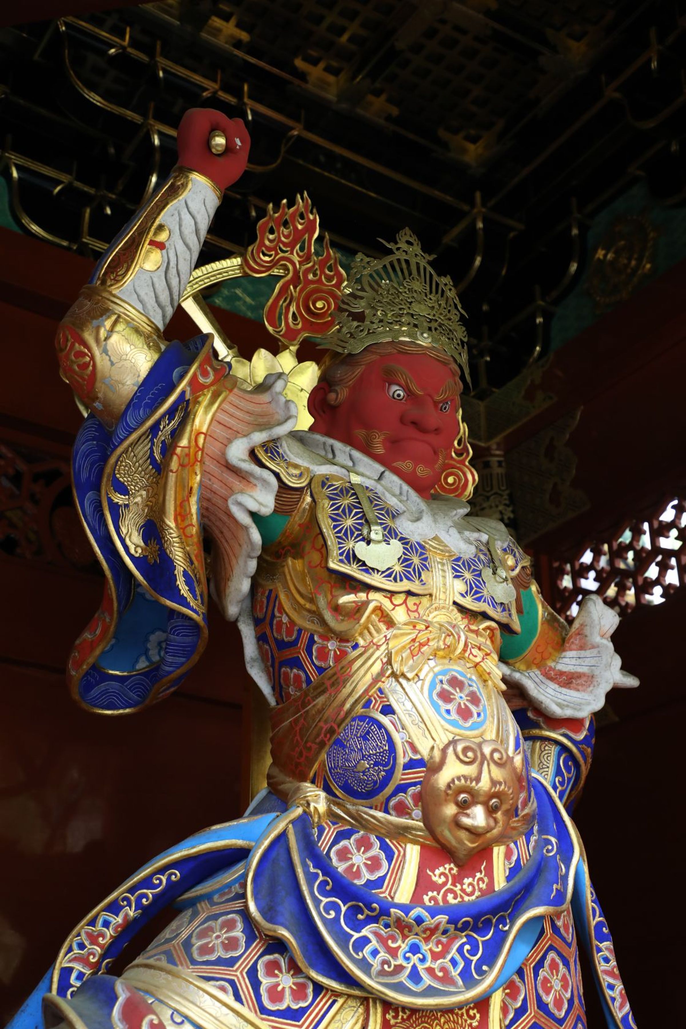 日光輪王寺大猷院的仁王門配置兩大雕工精緻的護法仁王像（金剛力士像）。