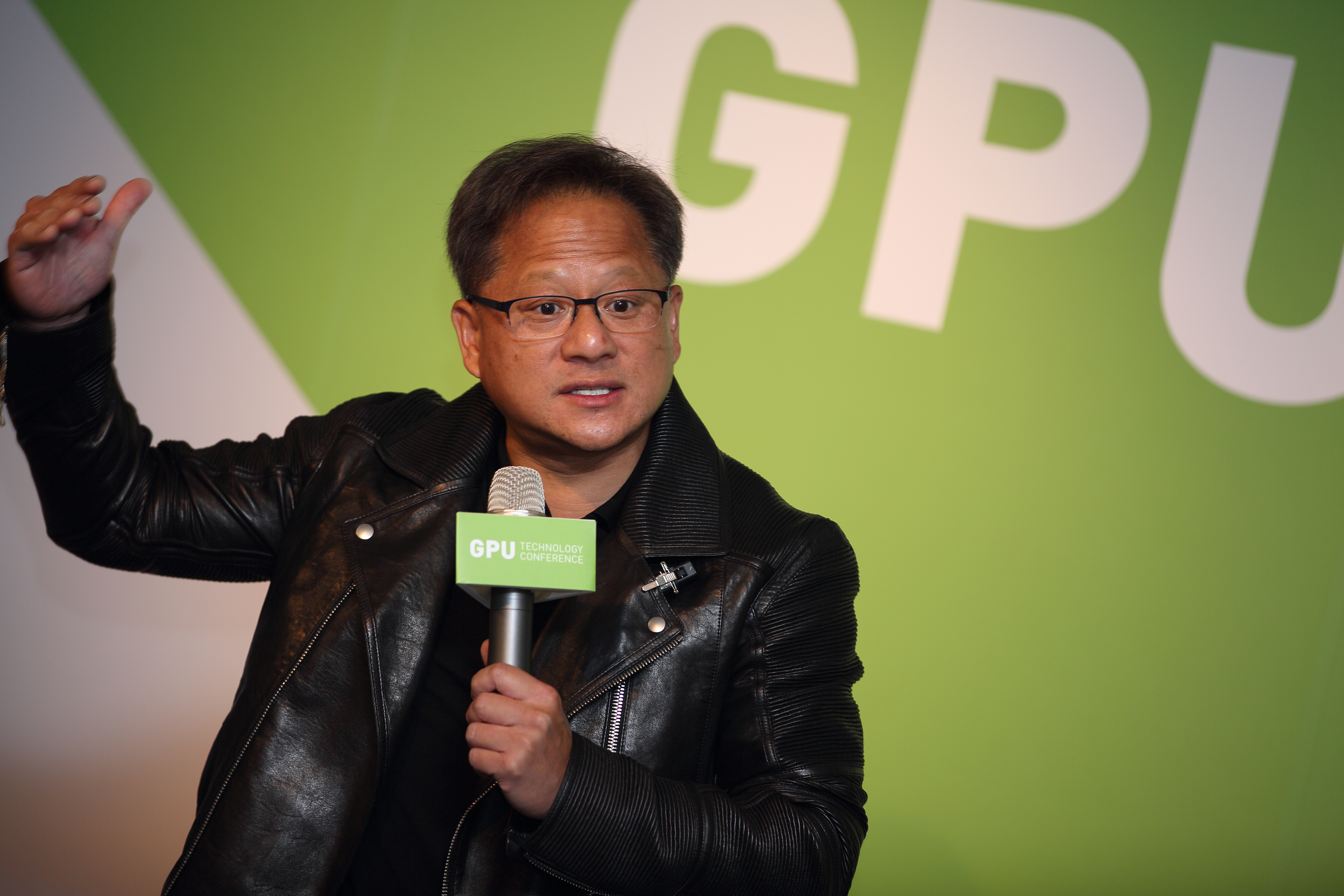 輝達創辦人兼執行長黃仁勳的財富衝上340億美元。（本刊資料照）