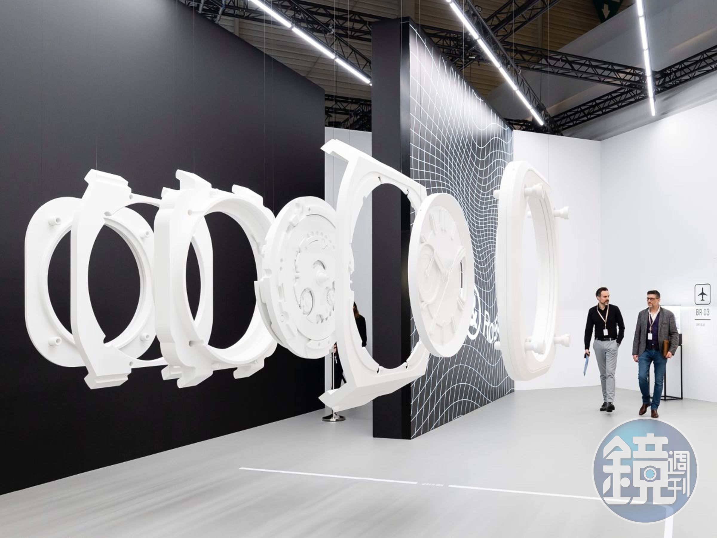 BELL & ROSS於2023年日內瓦「鐘錶與奇蹟」錶展的展館空間，以大型裝置藝術分解展現了BR系列錶殼的結構，相當壯觀。