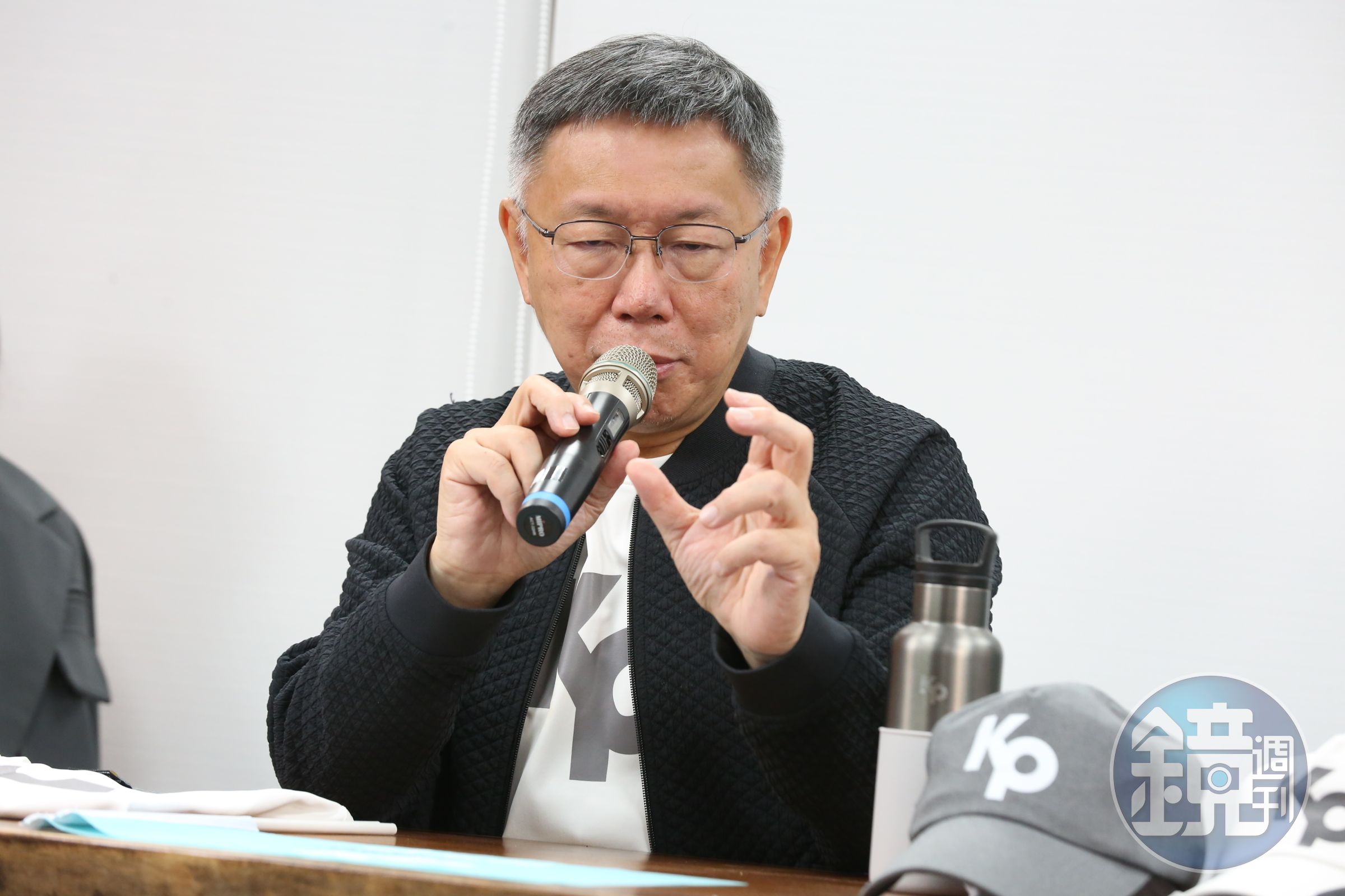 柯文哲自稱是總統候選人中最能與中美溝通的人。