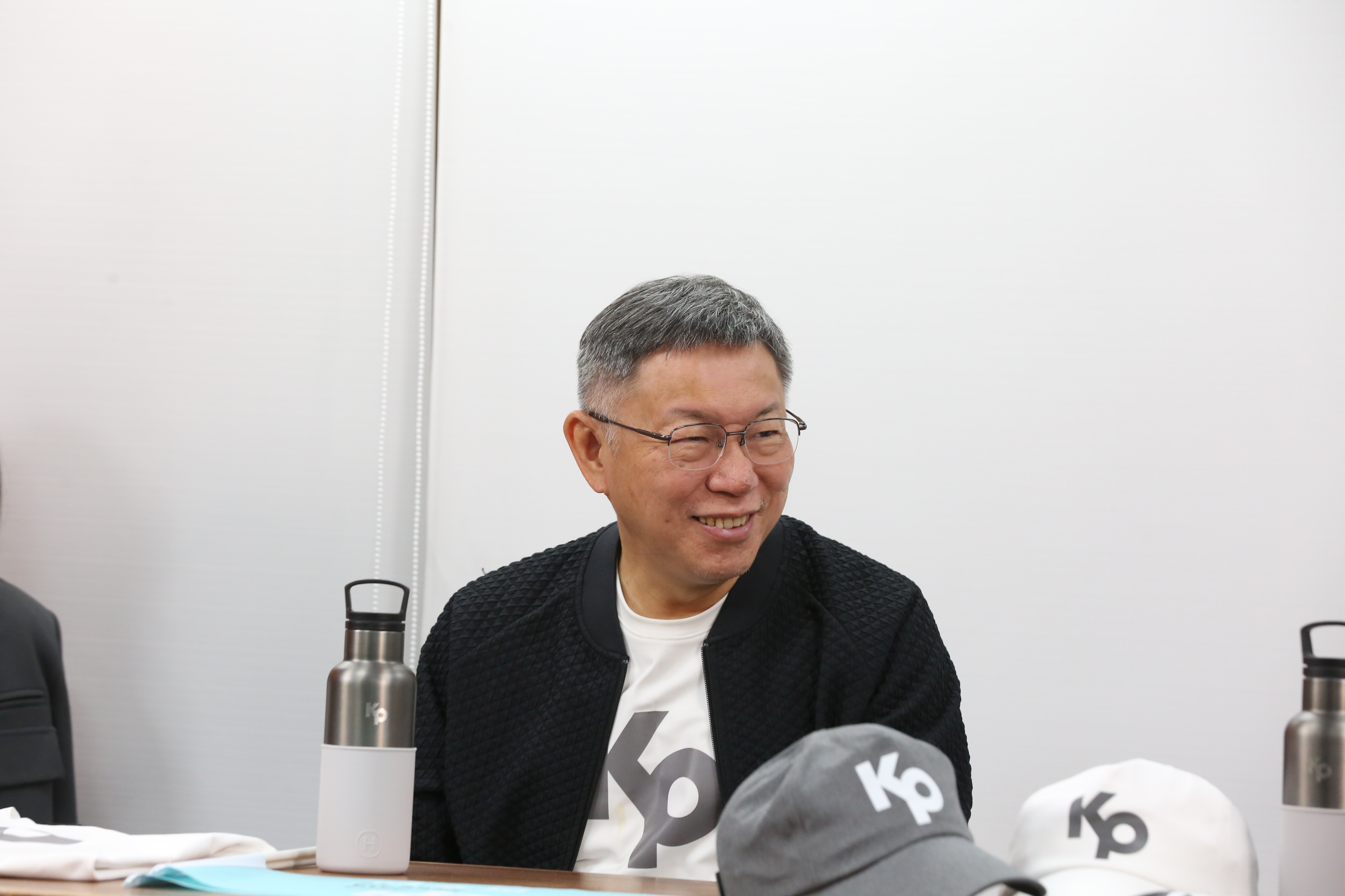 會見陳水扁被認為是要當「反綠聯盟盟主」，柯文哲笑稱陳水扁何時變成藍軍？