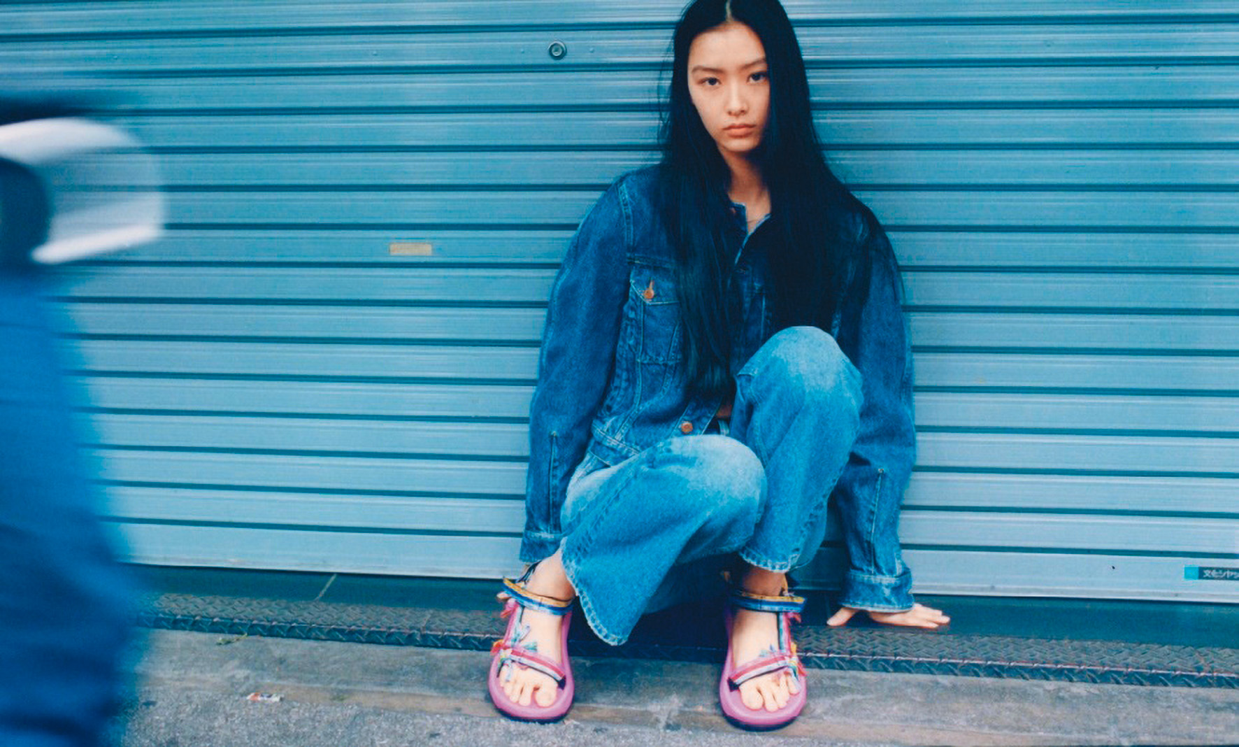 Chloé x Teva聯名涼鞋系列是戶外系時尚咖不可或缺的好夥伴。（Chloé提供）