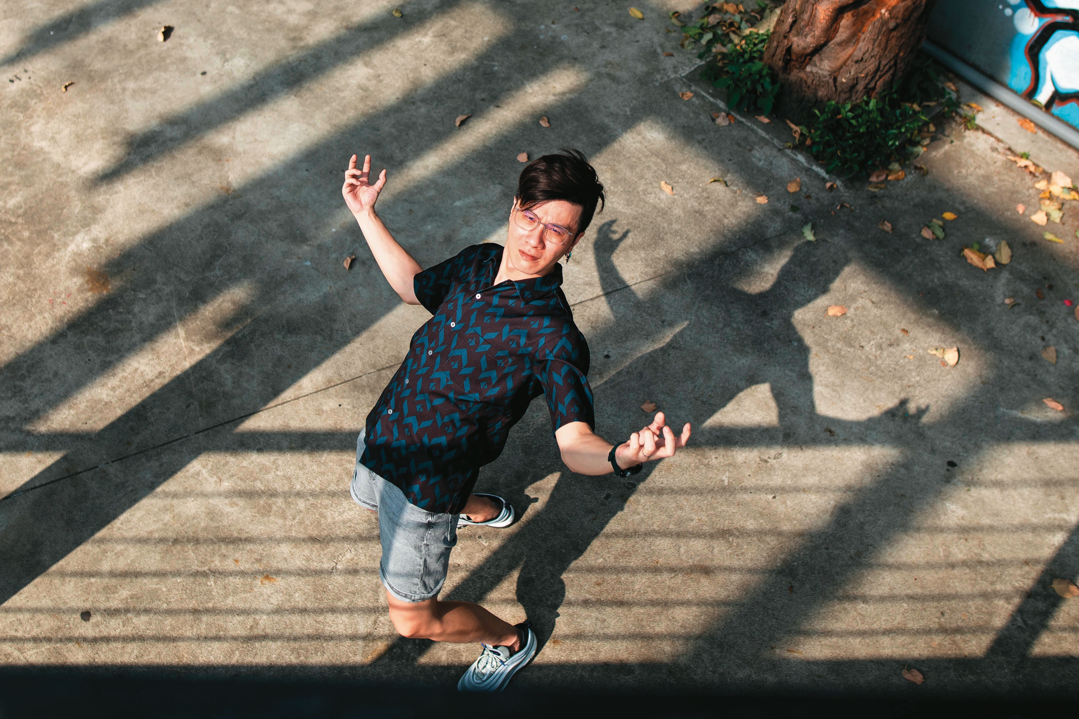 林立偉模仿奪冠時使用的《快打旋風V》角色賽斯（Seth）的勝利姿態。