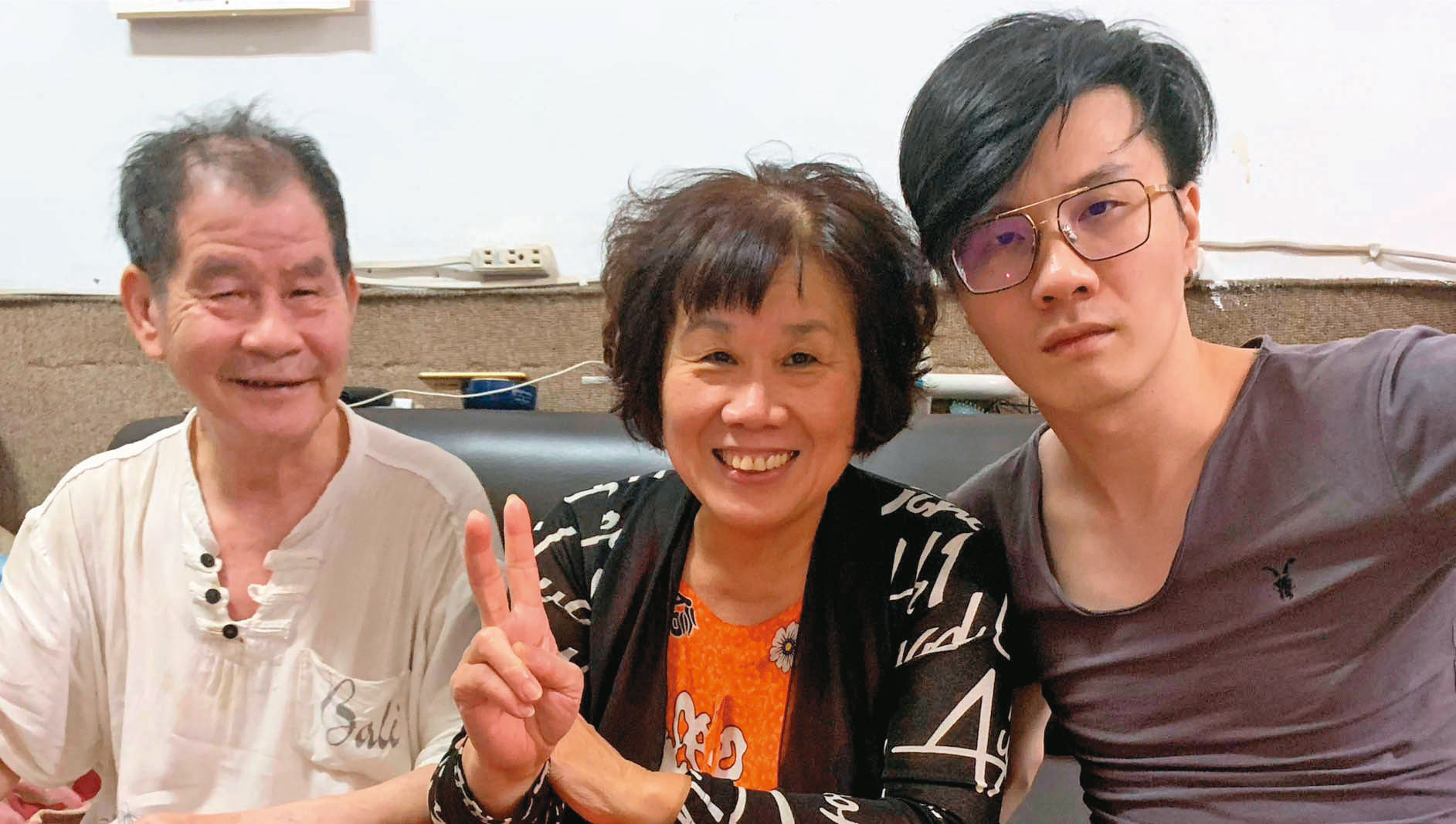 林立偉（右）說，成長過程因為很獨立，父母從不干涉他的決定，辭職改當電競選手也沒意見。（林立偉提供）