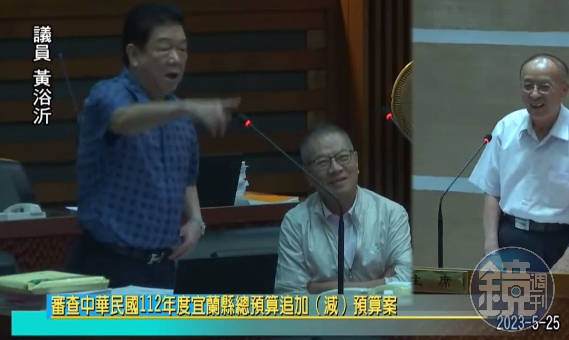 國民黨宜蘭縣議員黃浴沂稱女消防洗澡沒鎖門是引誘人家來看，引發眾人批評。（翻攝自宜蘭縣議會直播）